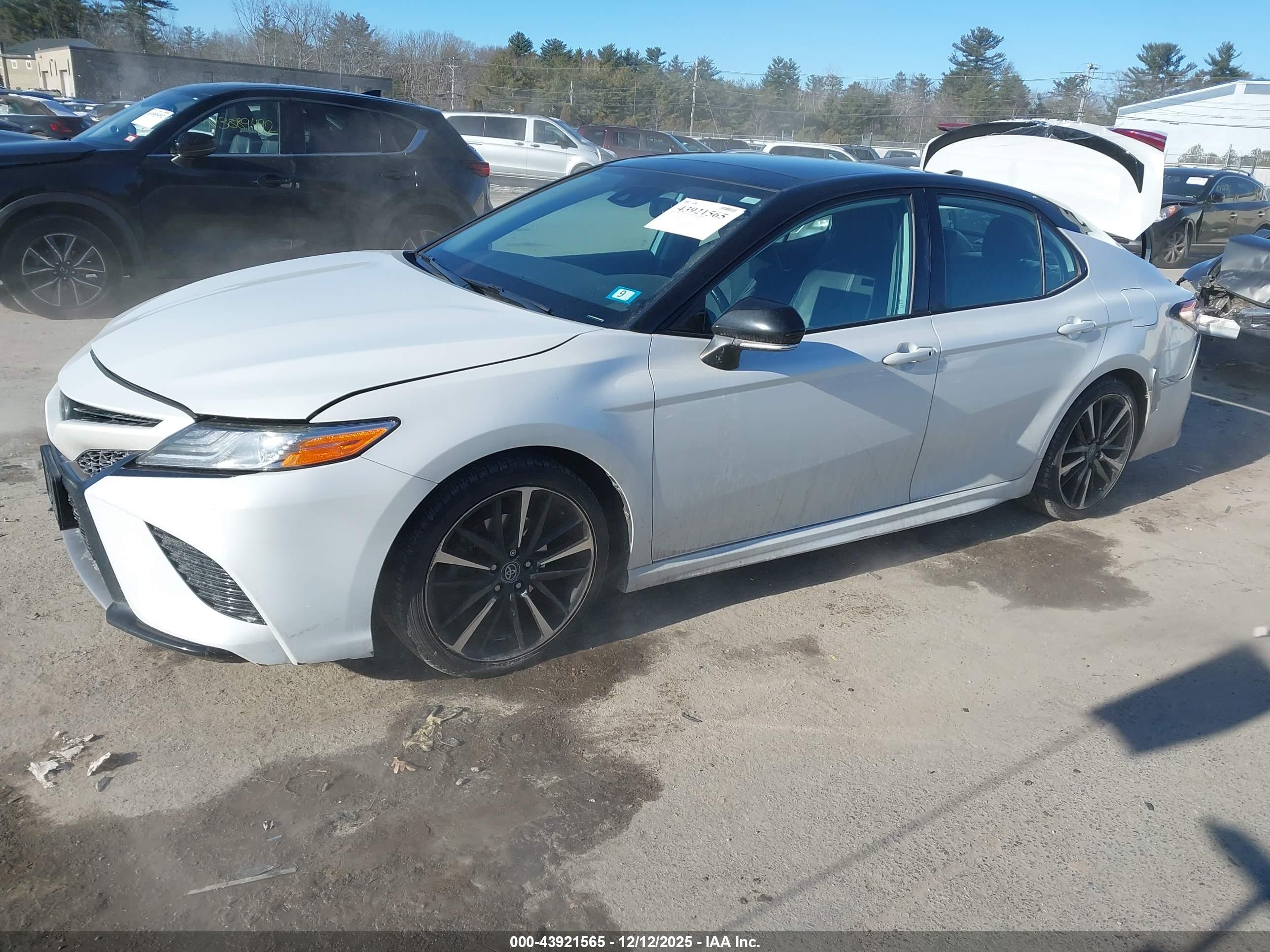 TOYOTA CAMRY image 2