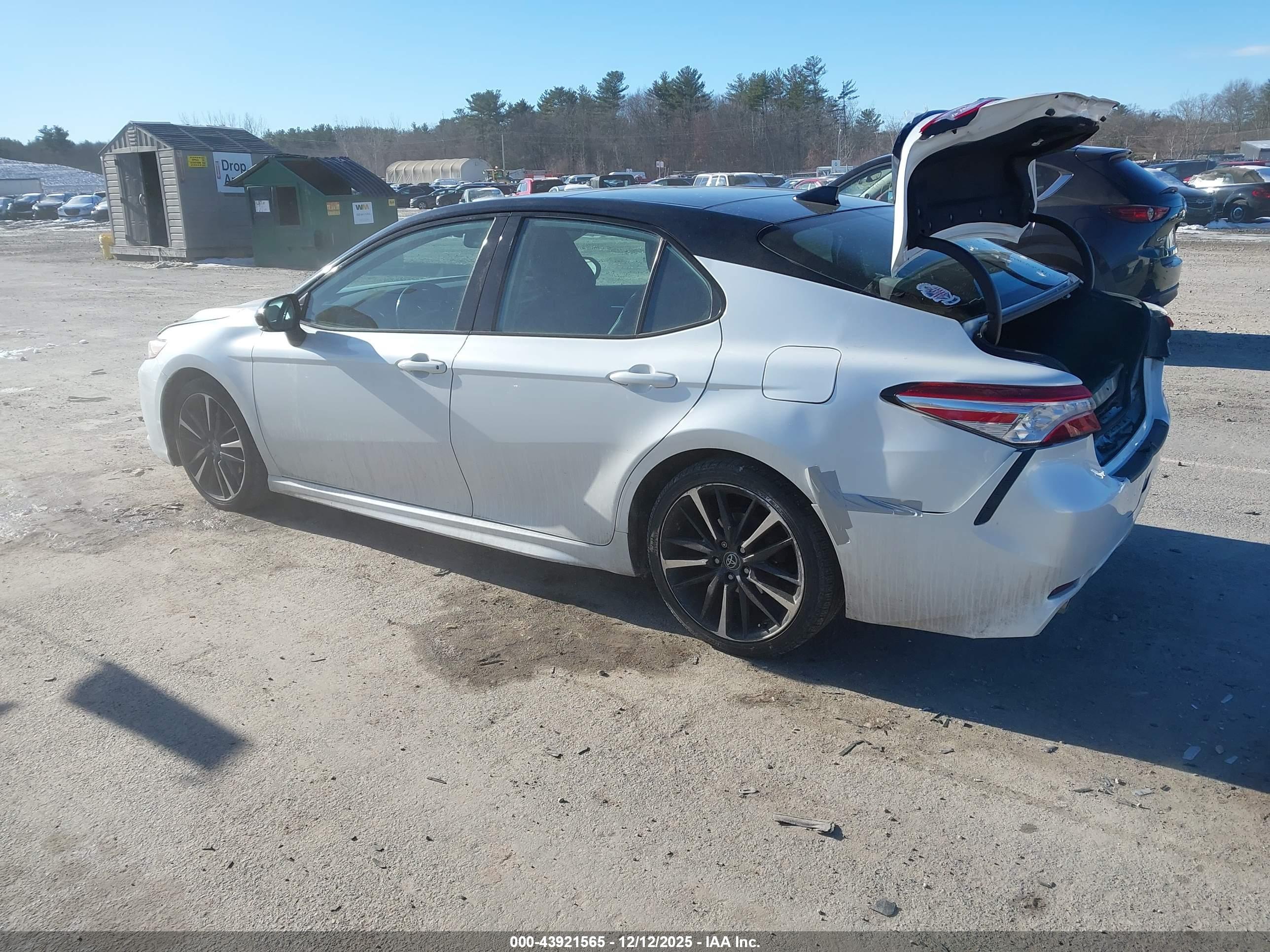 TOYOTA CAMRY image 3
