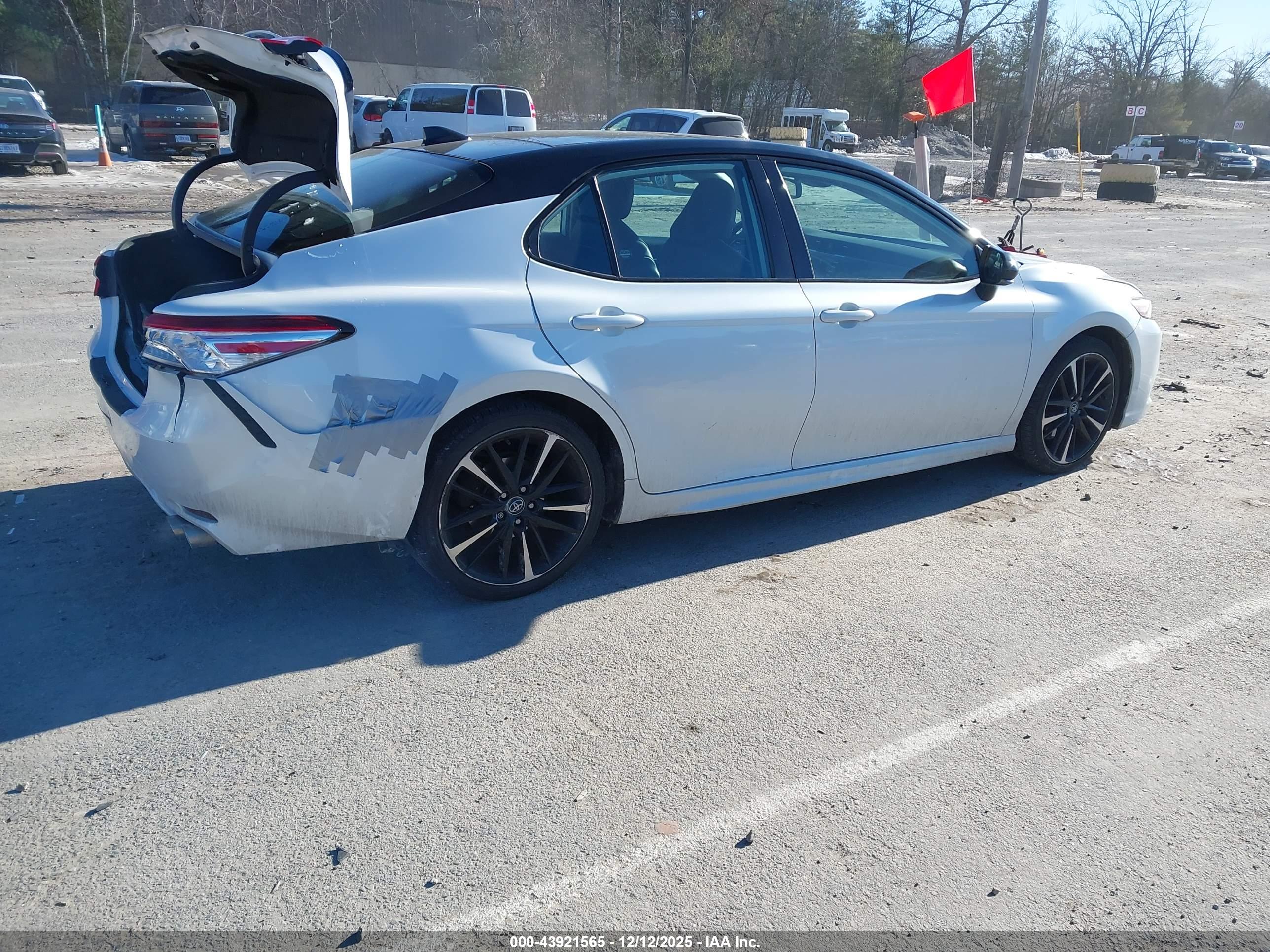 TOYOTA CAMRY image 4