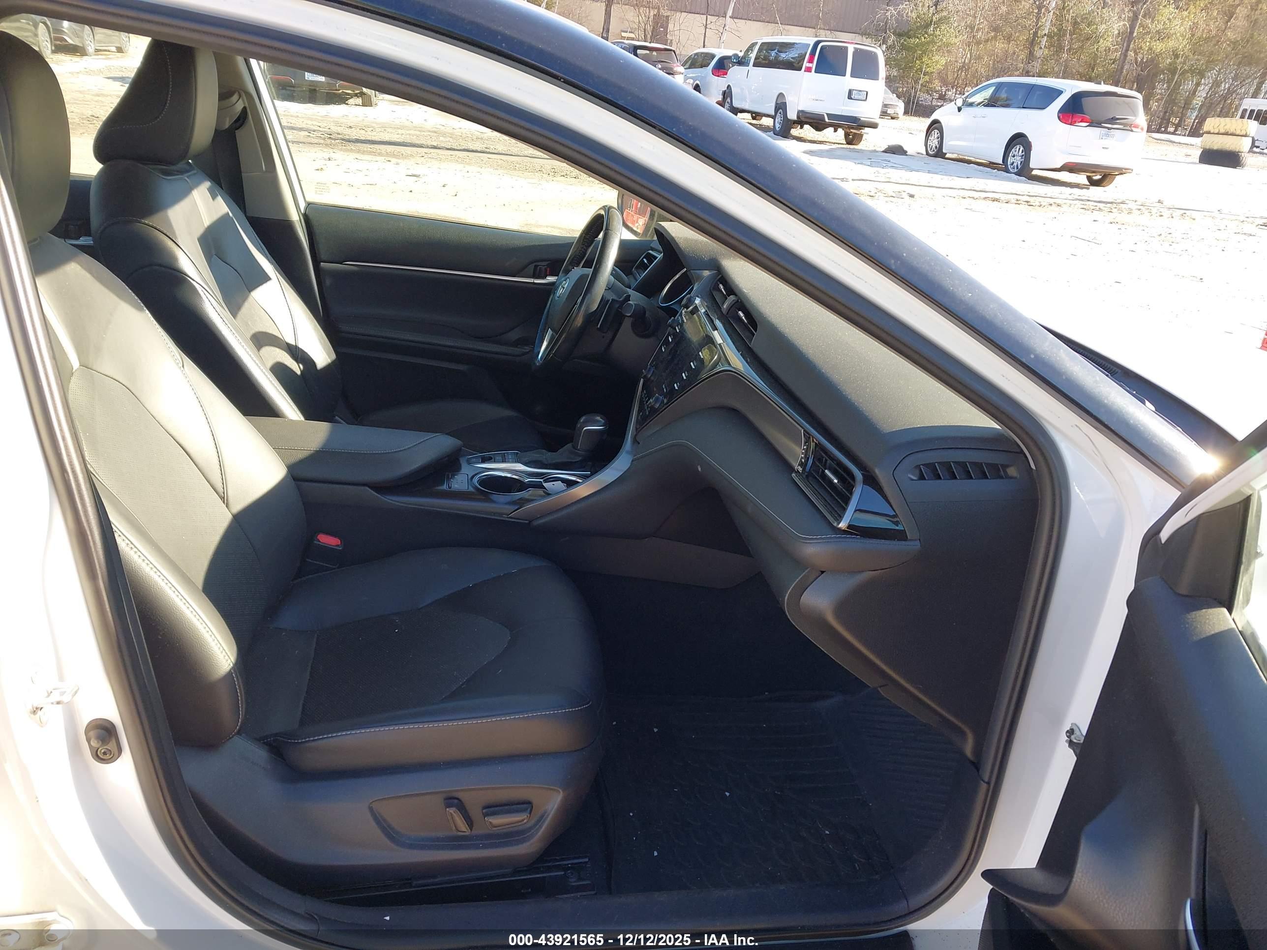 TOYOTA CAMRY image 5