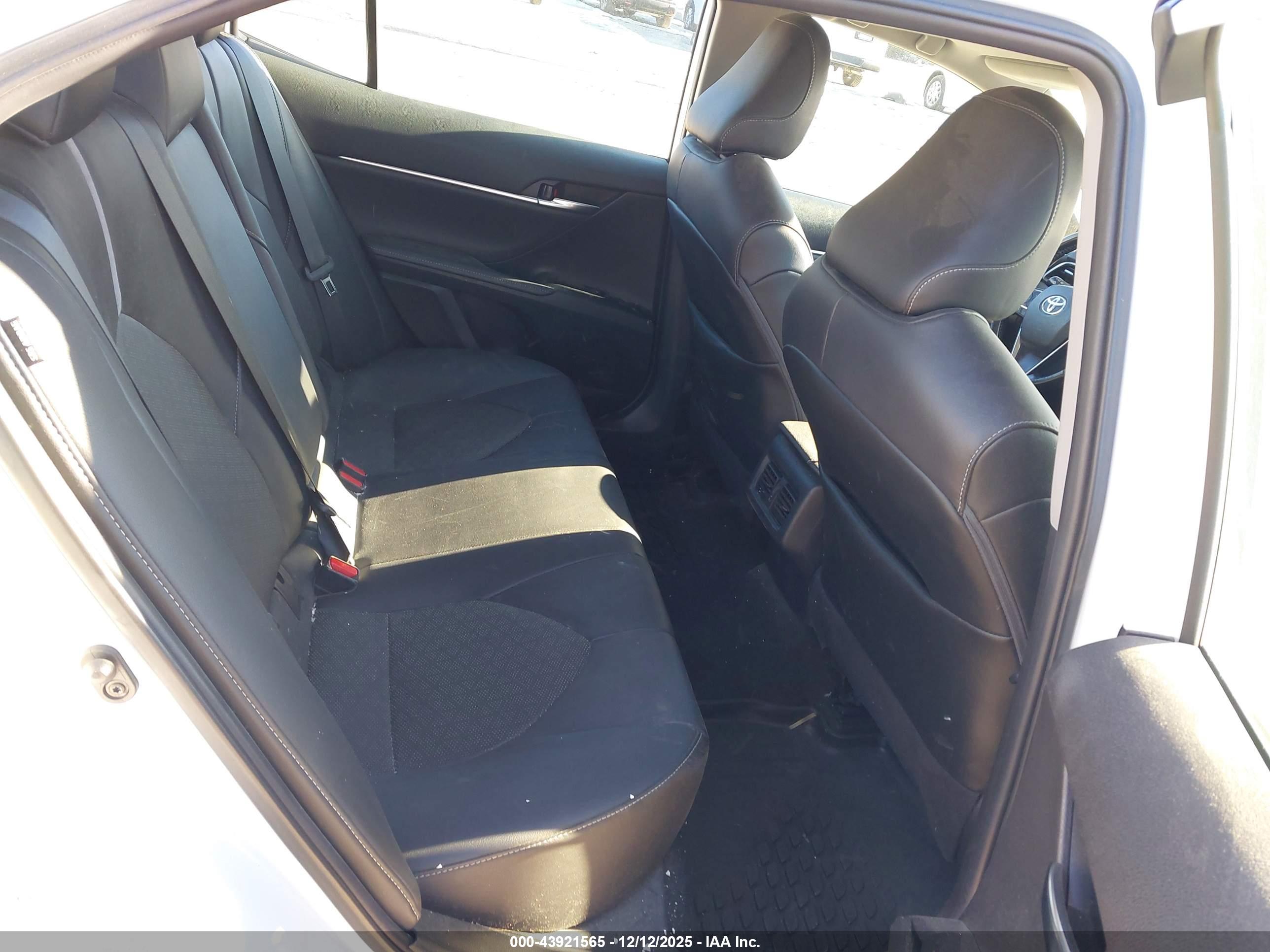 TOYOTA CAMRY image 8