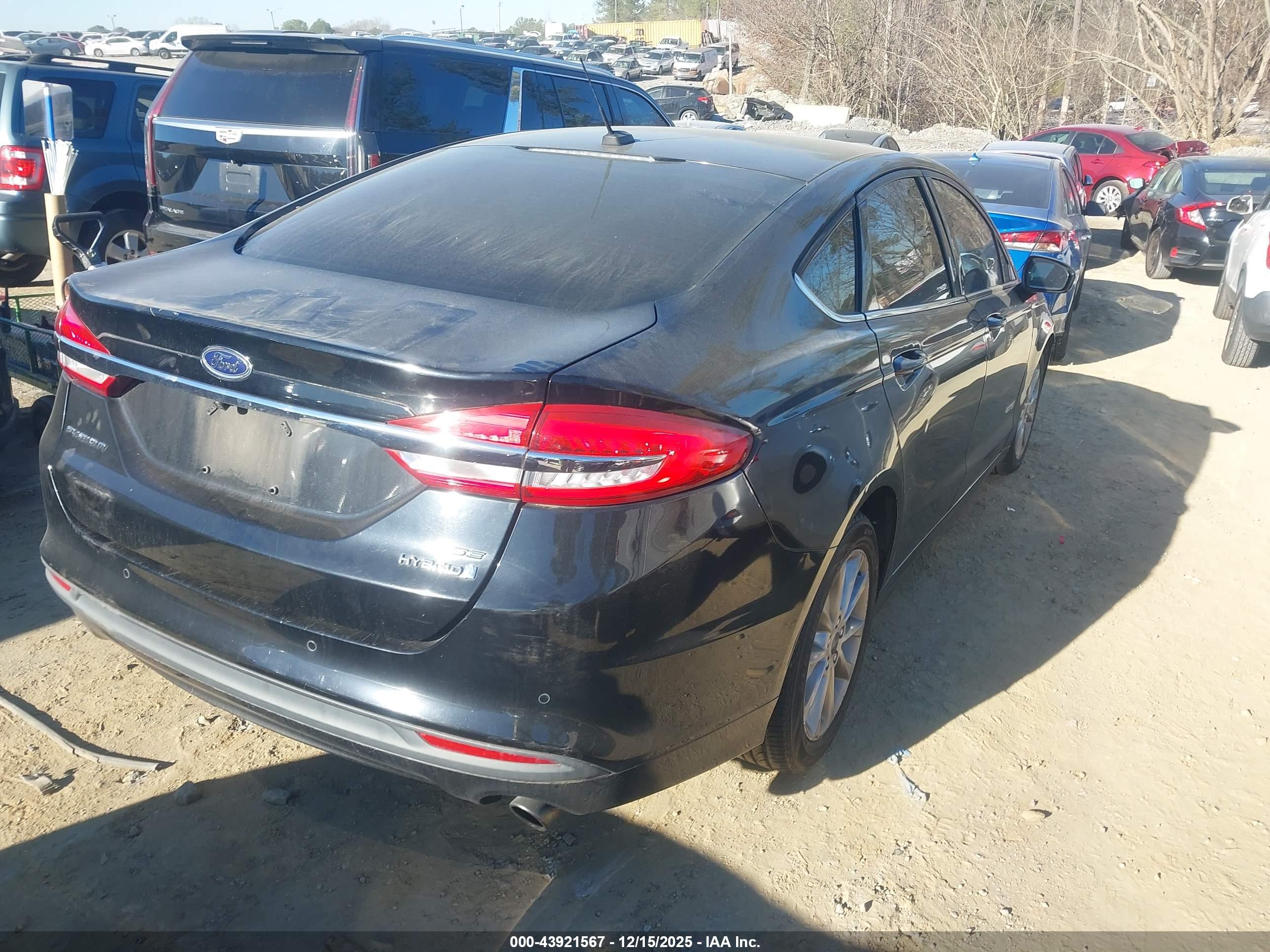 FORD FUSION image 4