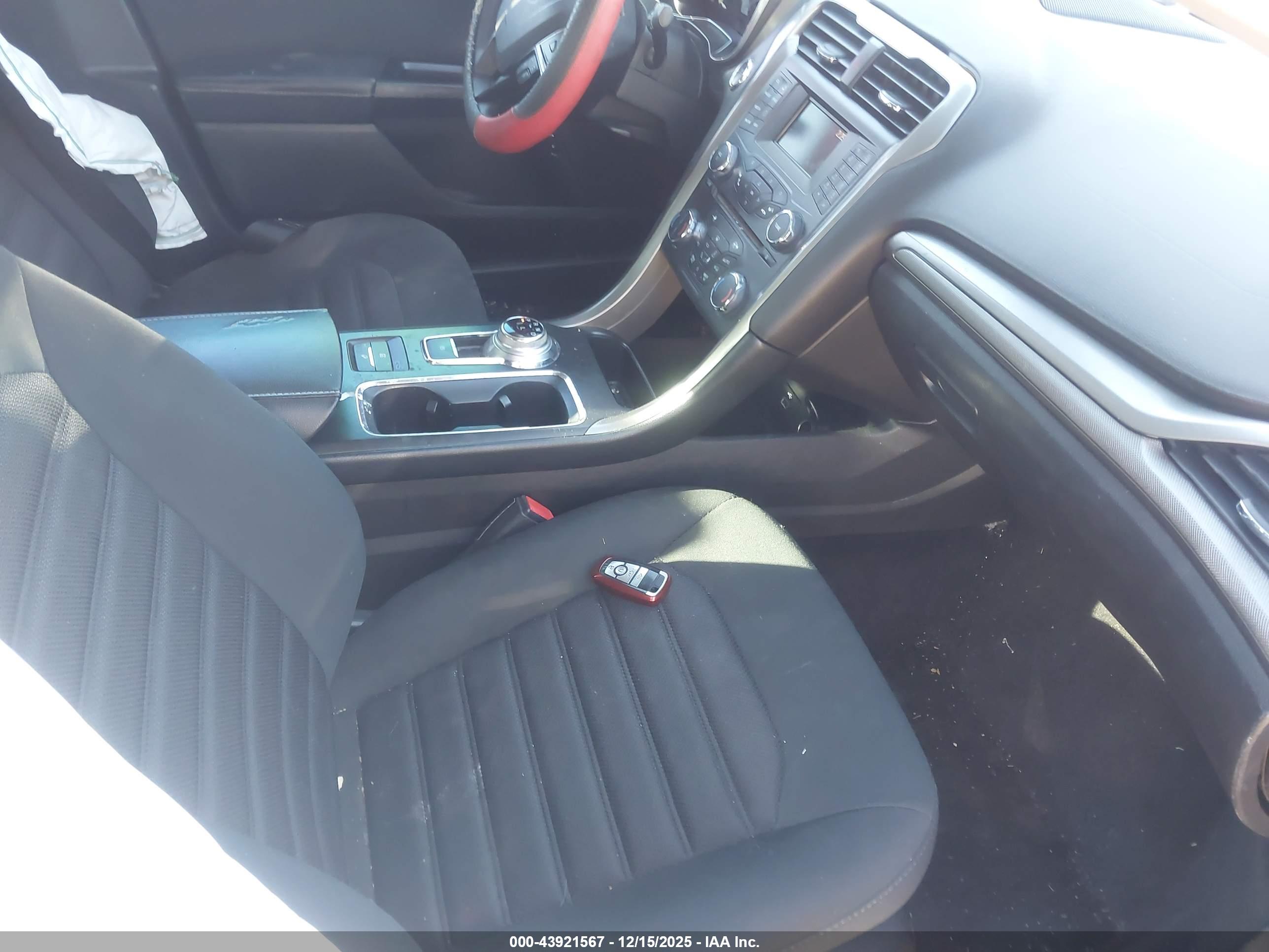 FORD FUSION image 5