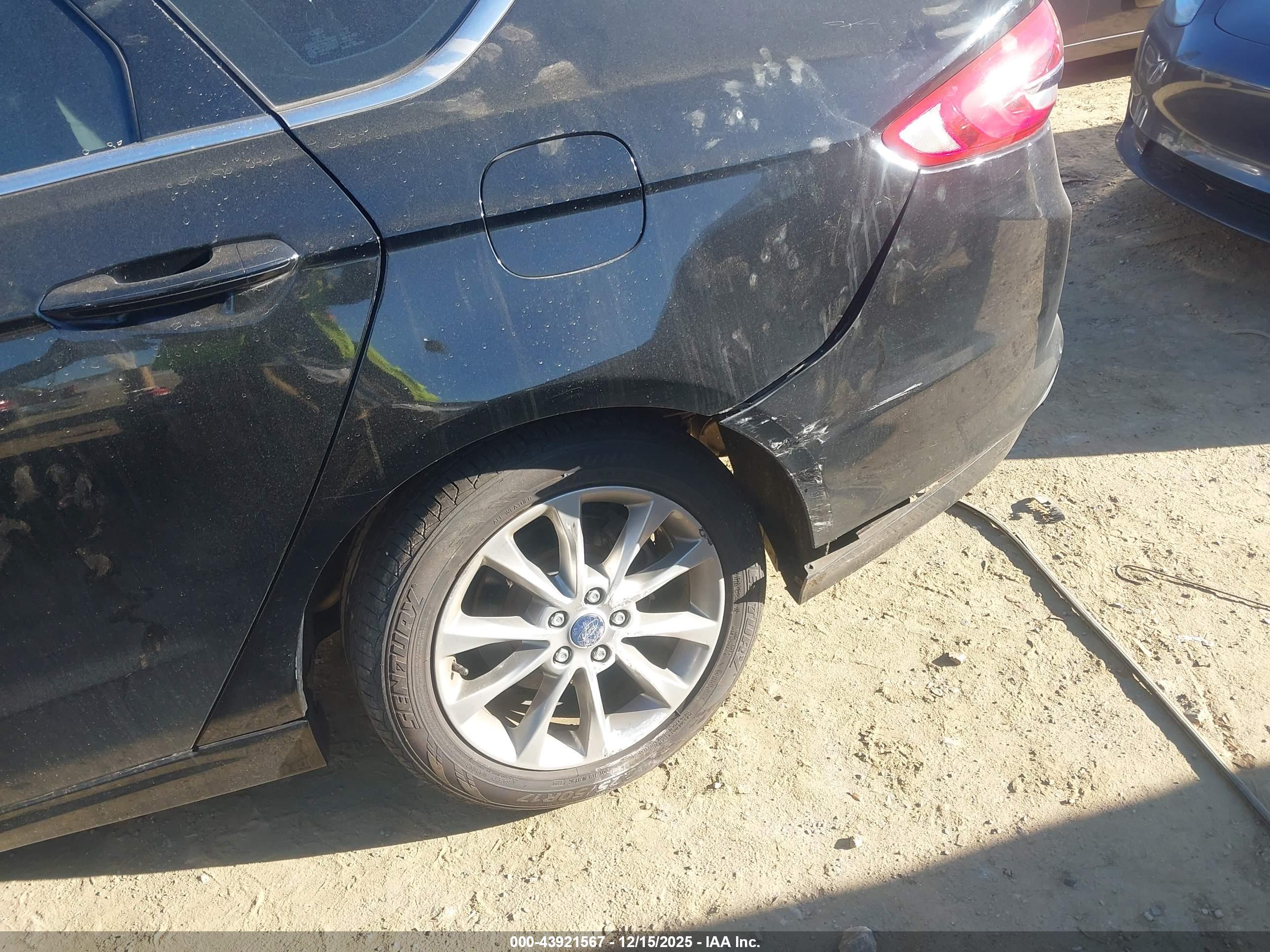 FORD FUSION image 6