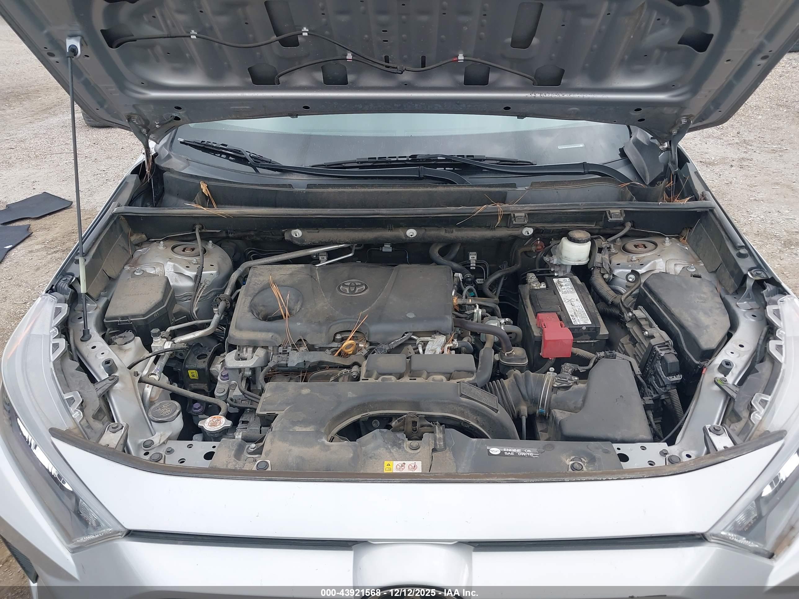 TOYOTA RAV4 image 10
