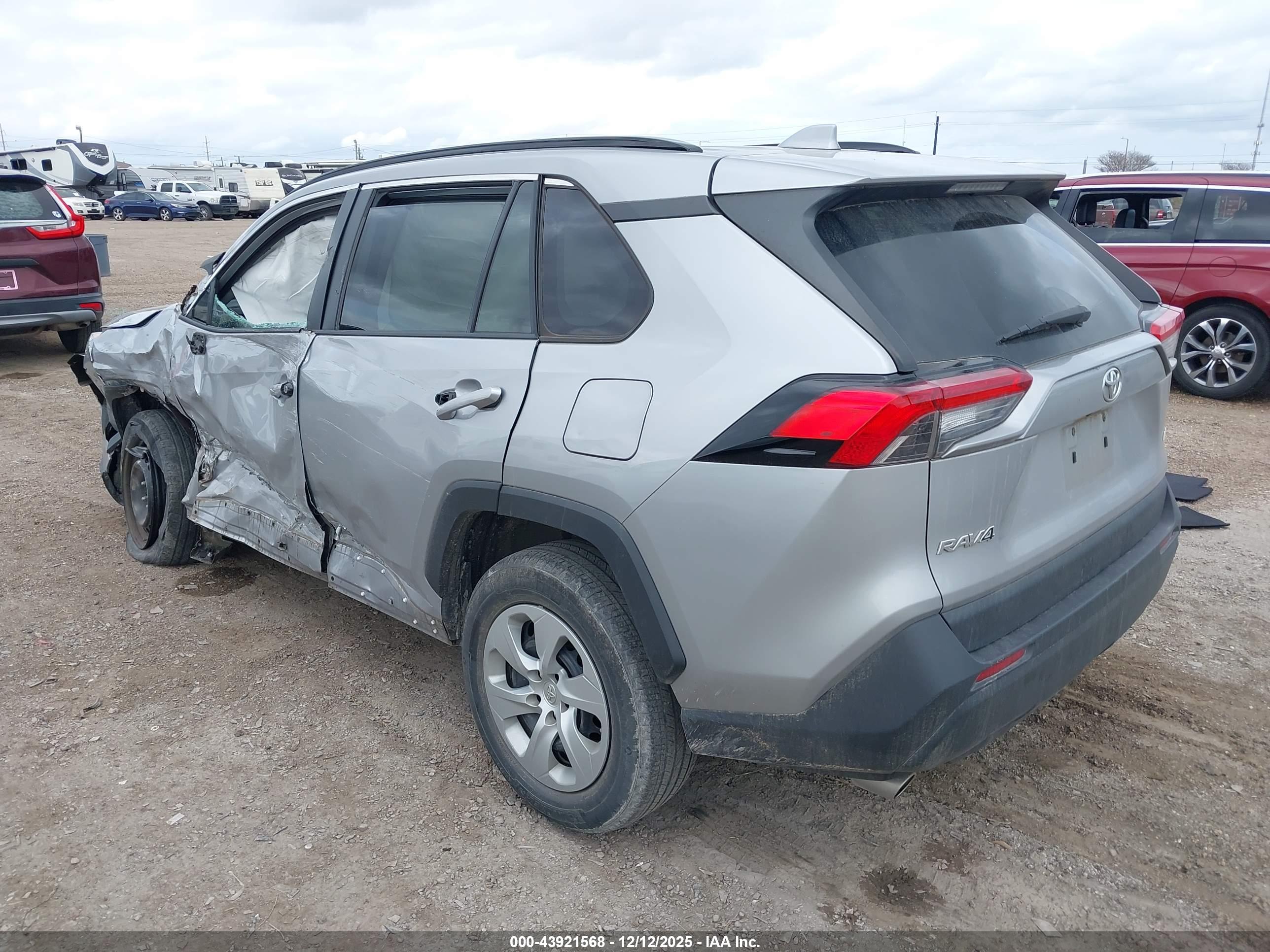 TOYOTA RAV4 image 3