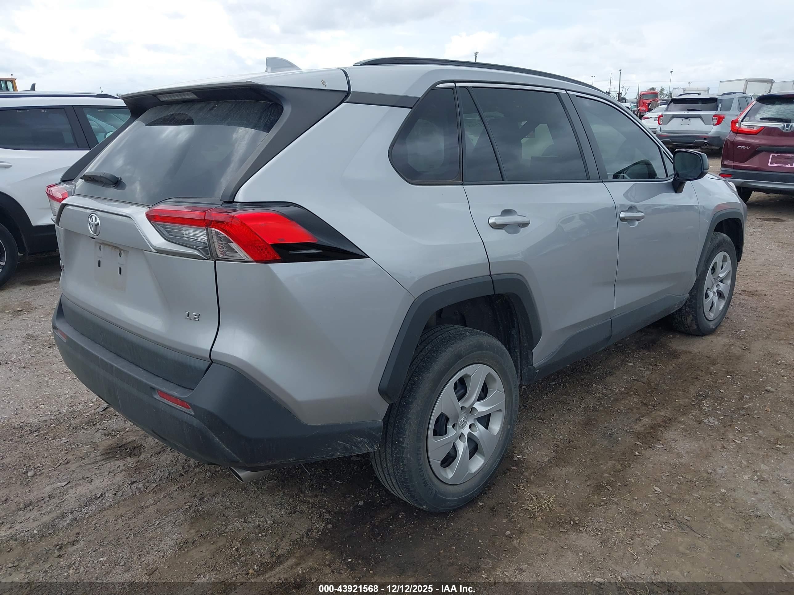 TOYOTA RAV4 image 4