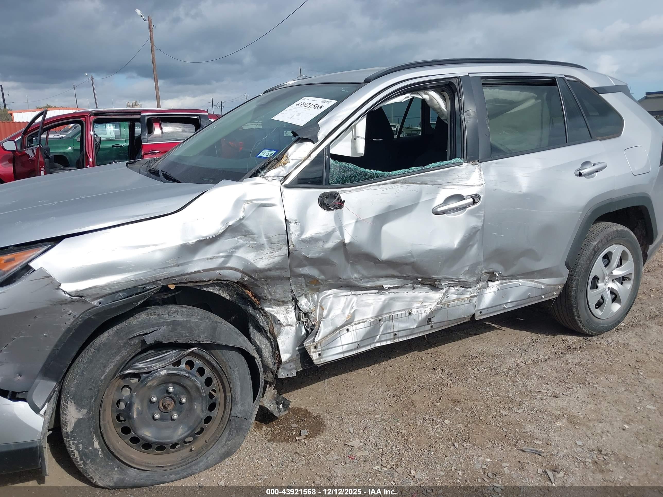 TOYOTA RAV4 image 6