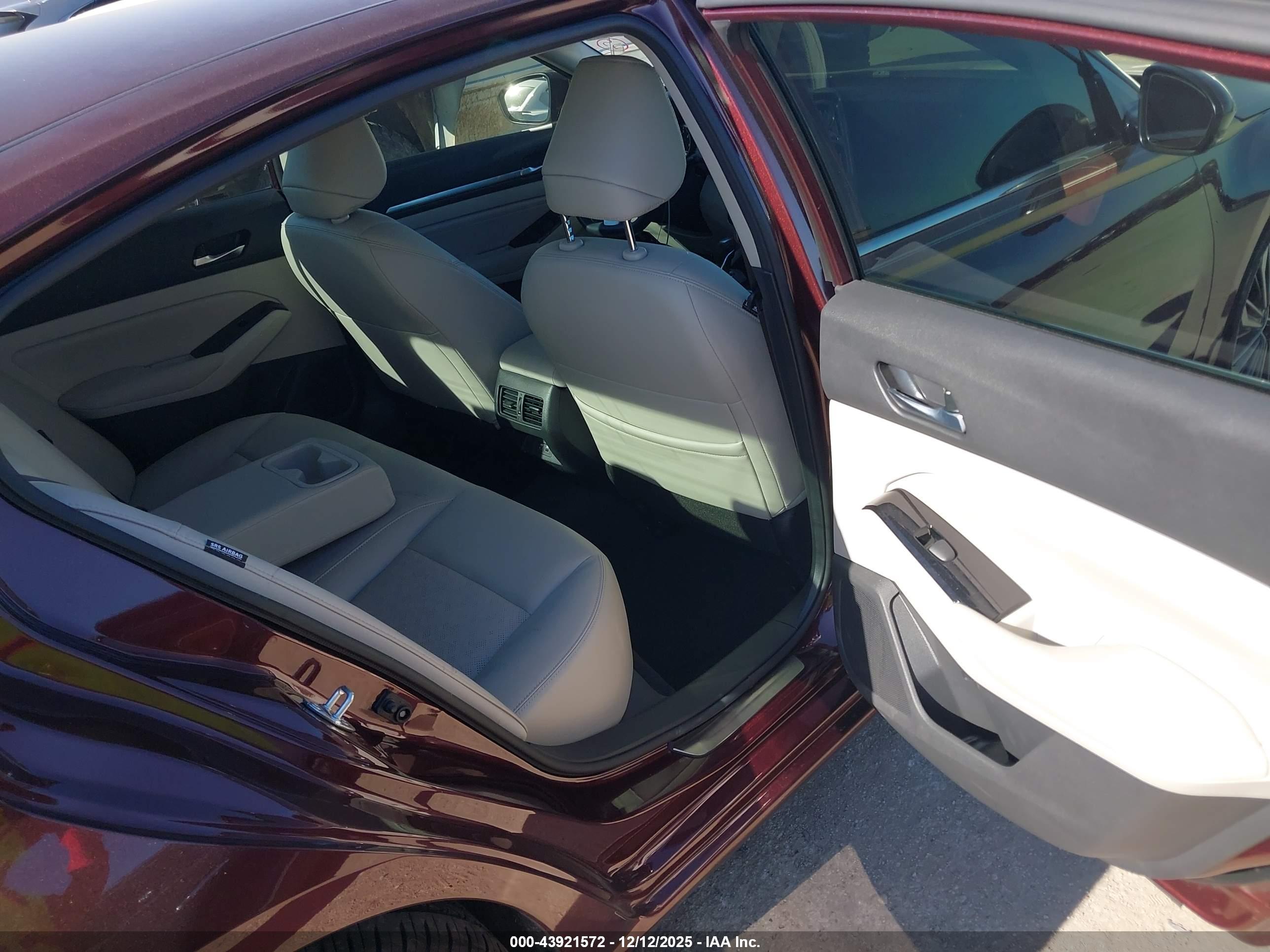 NISSAN ALTIMA image 8