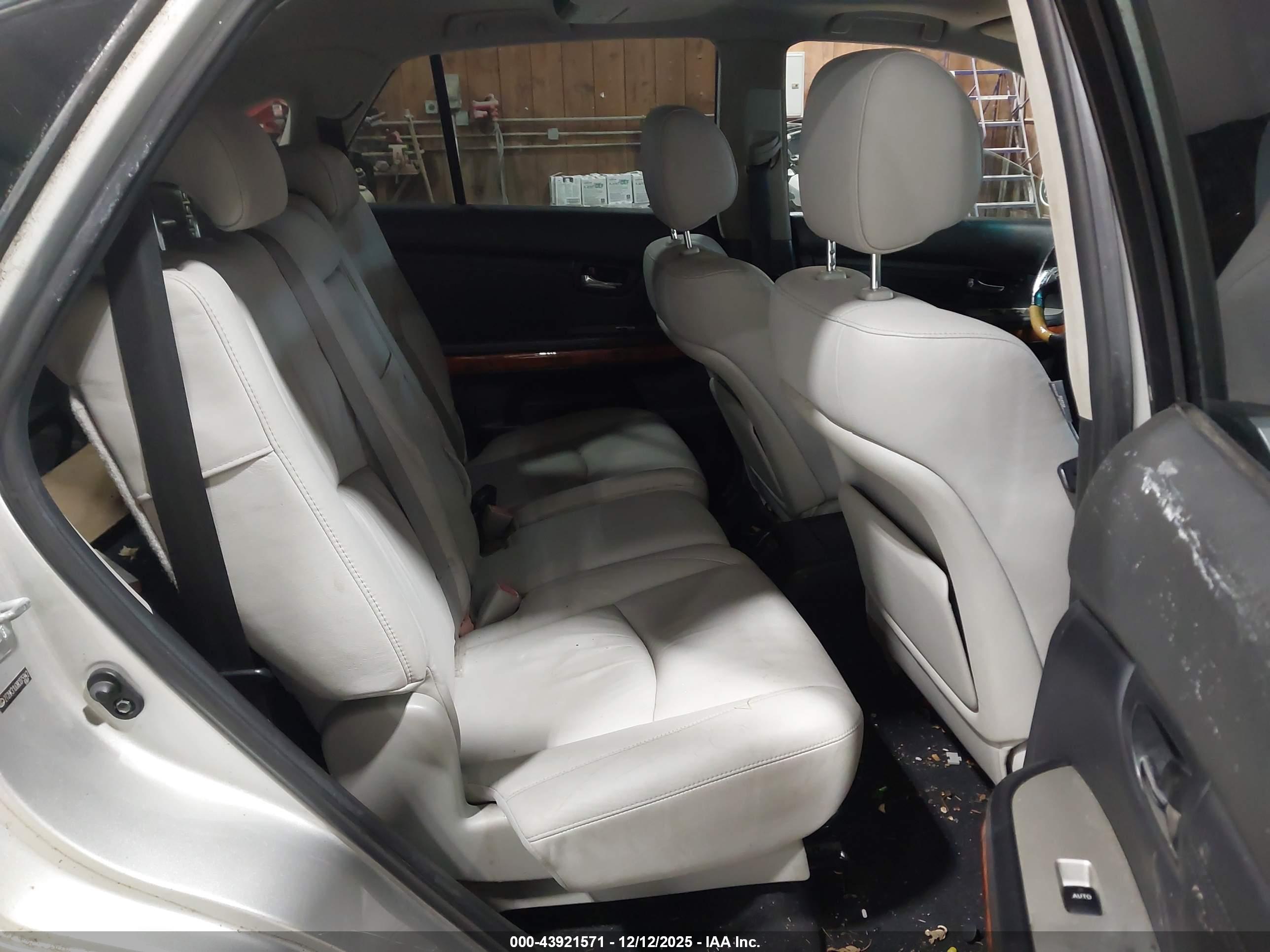 LEXUS RX image 8