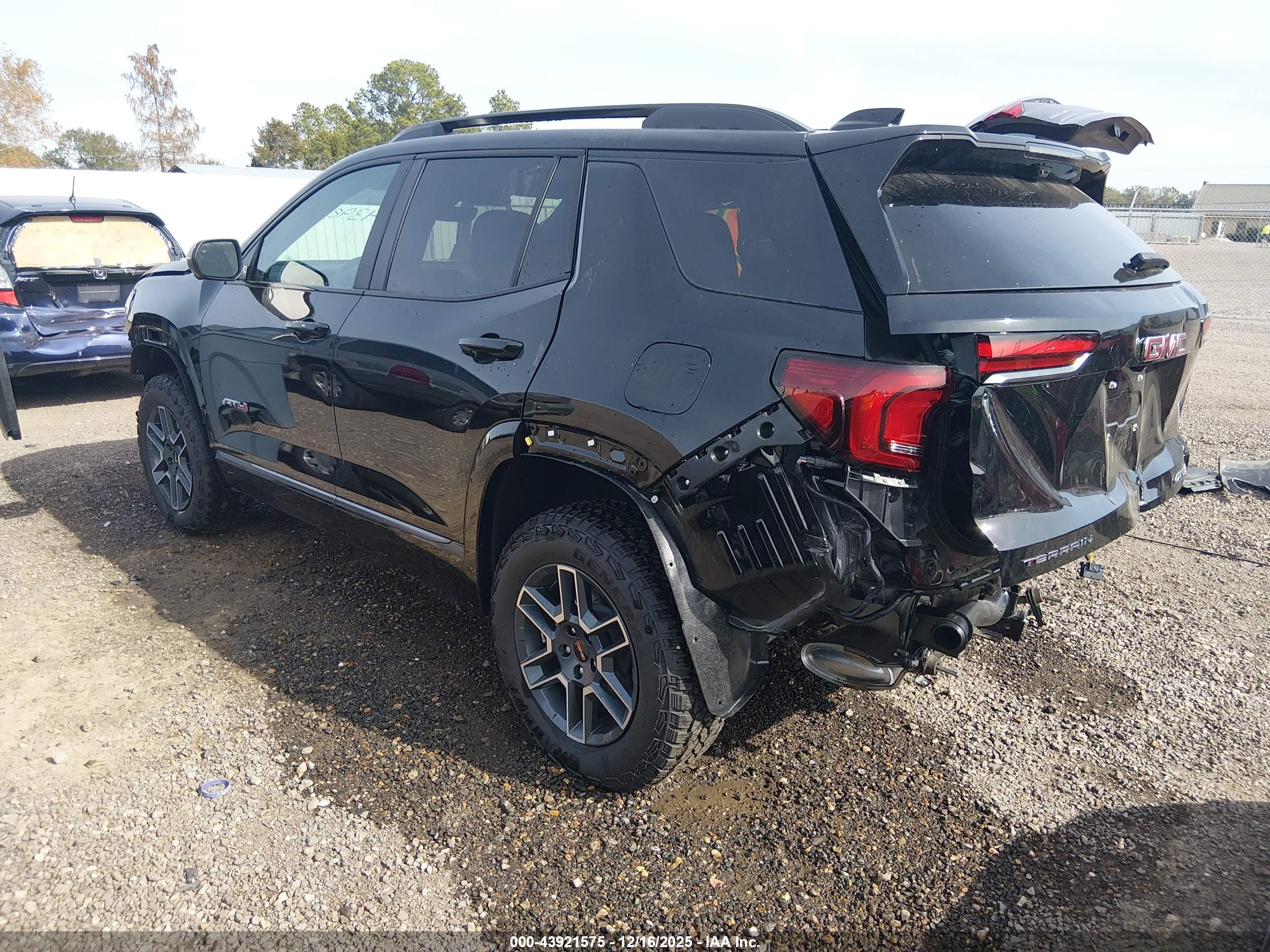 GMC TERRAIN image 3
