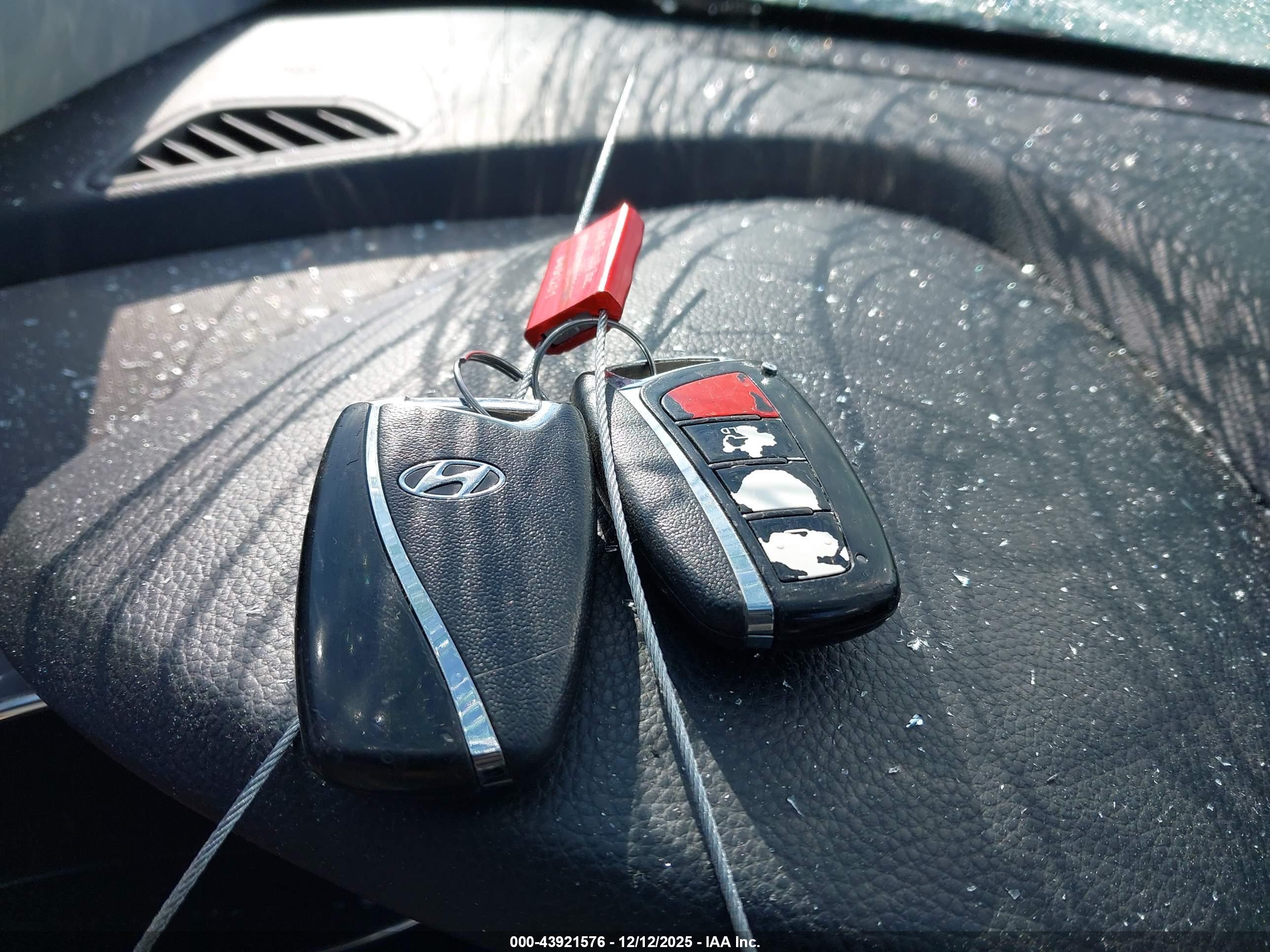 HYUNDAI SANTA image 11