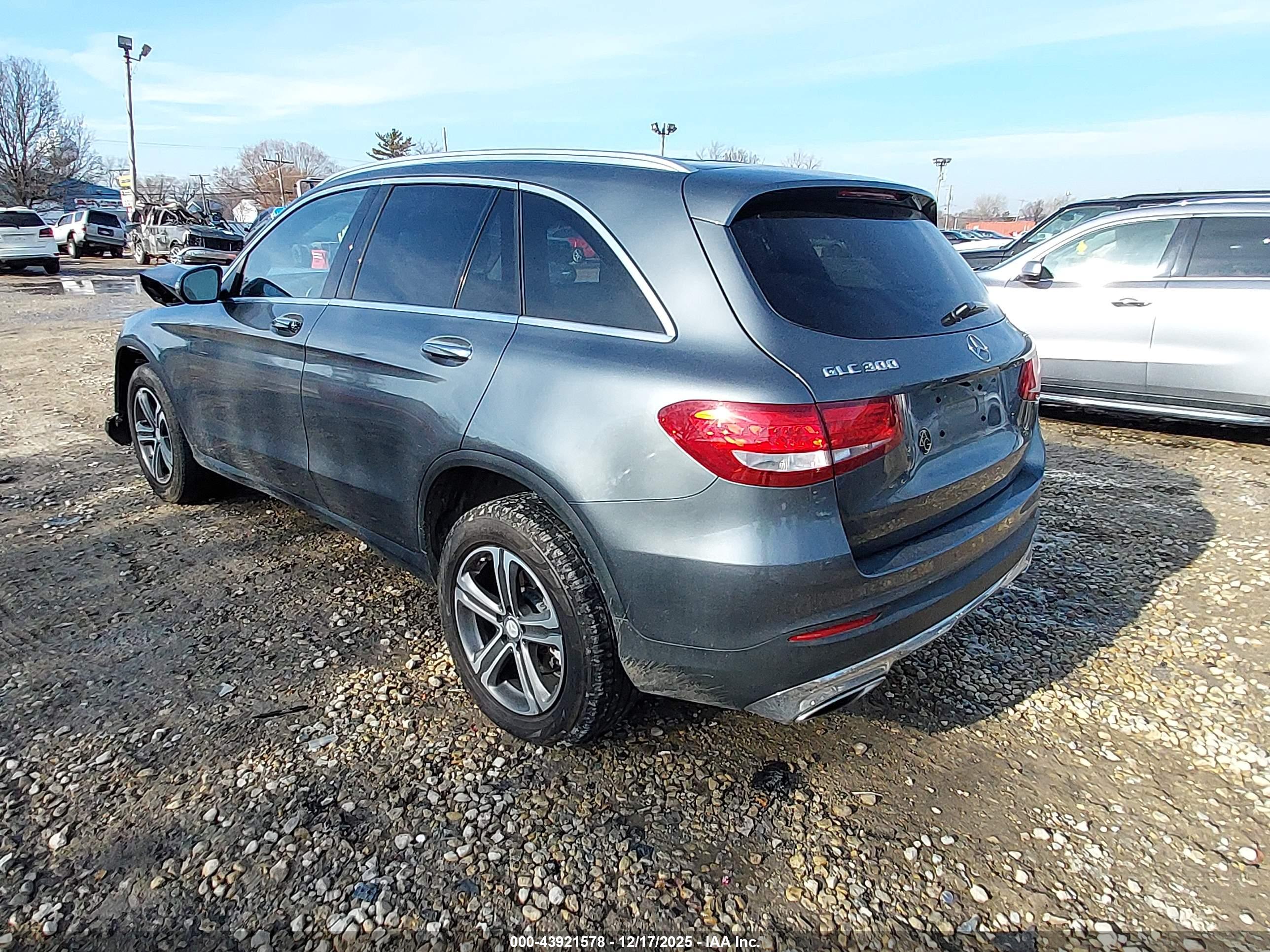 MERCEDES-BENZ GLC image 3