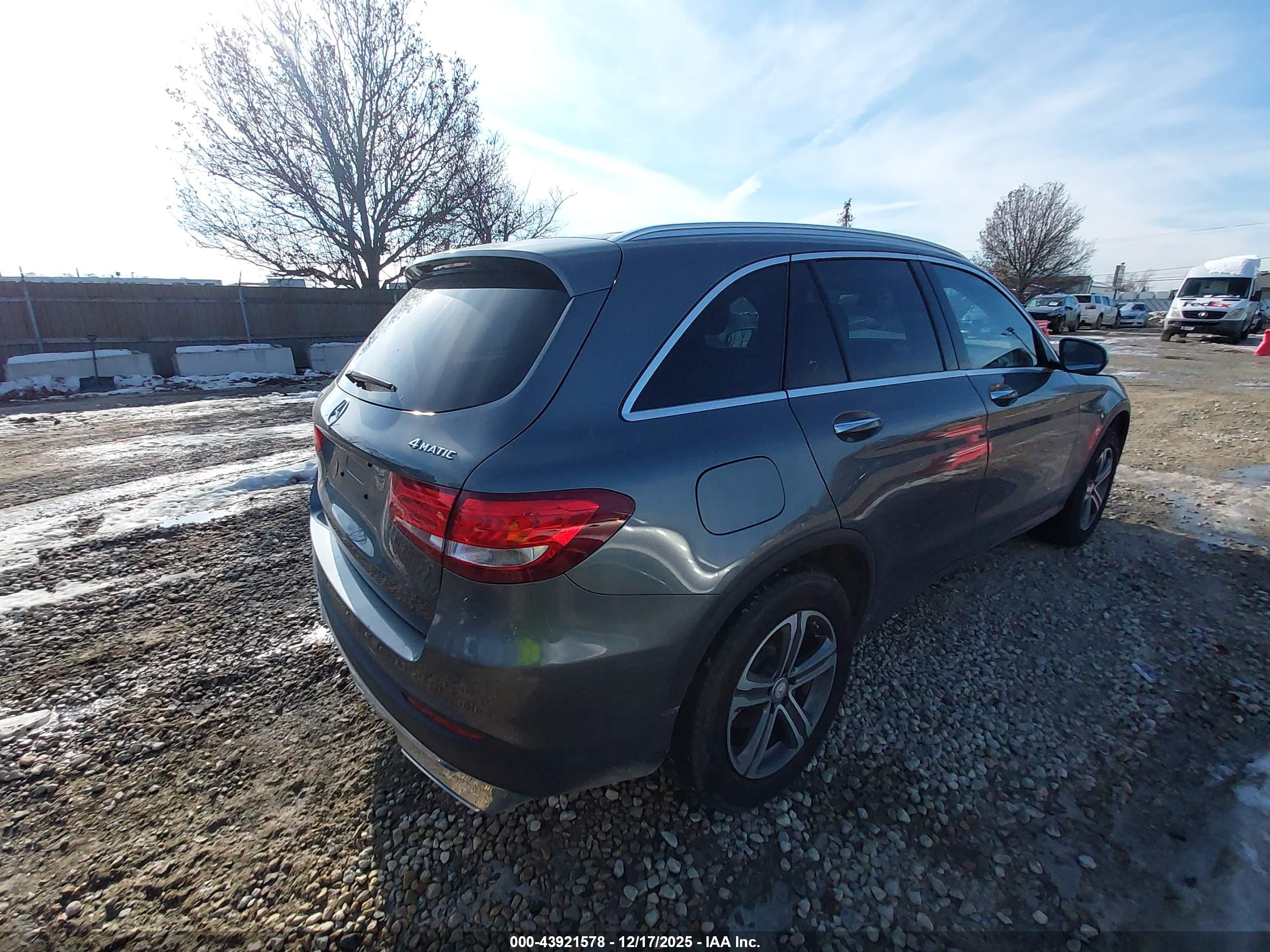 MERCEDES-BENZ GLC image 4
