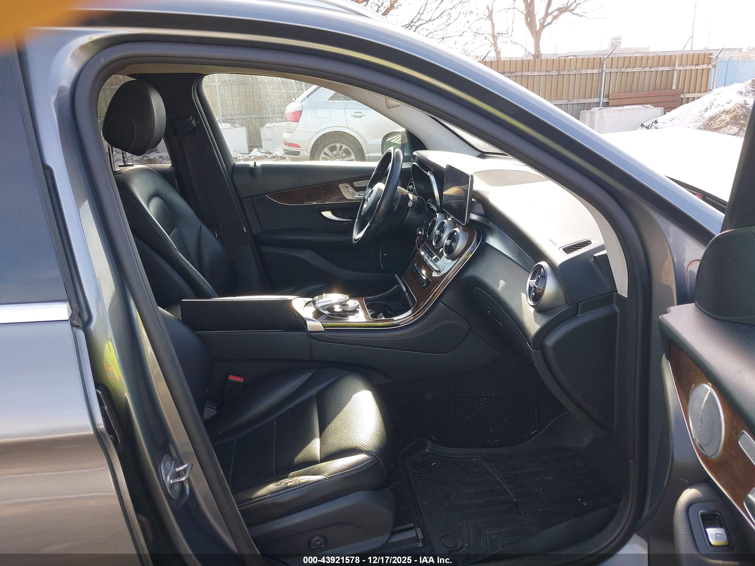 MERCEDES-BENZ GLC image 5