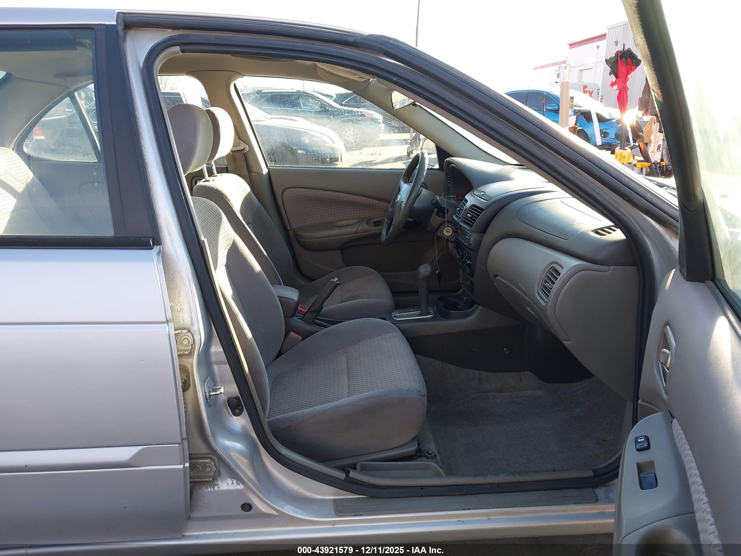 NISSAN SENTRA image 5