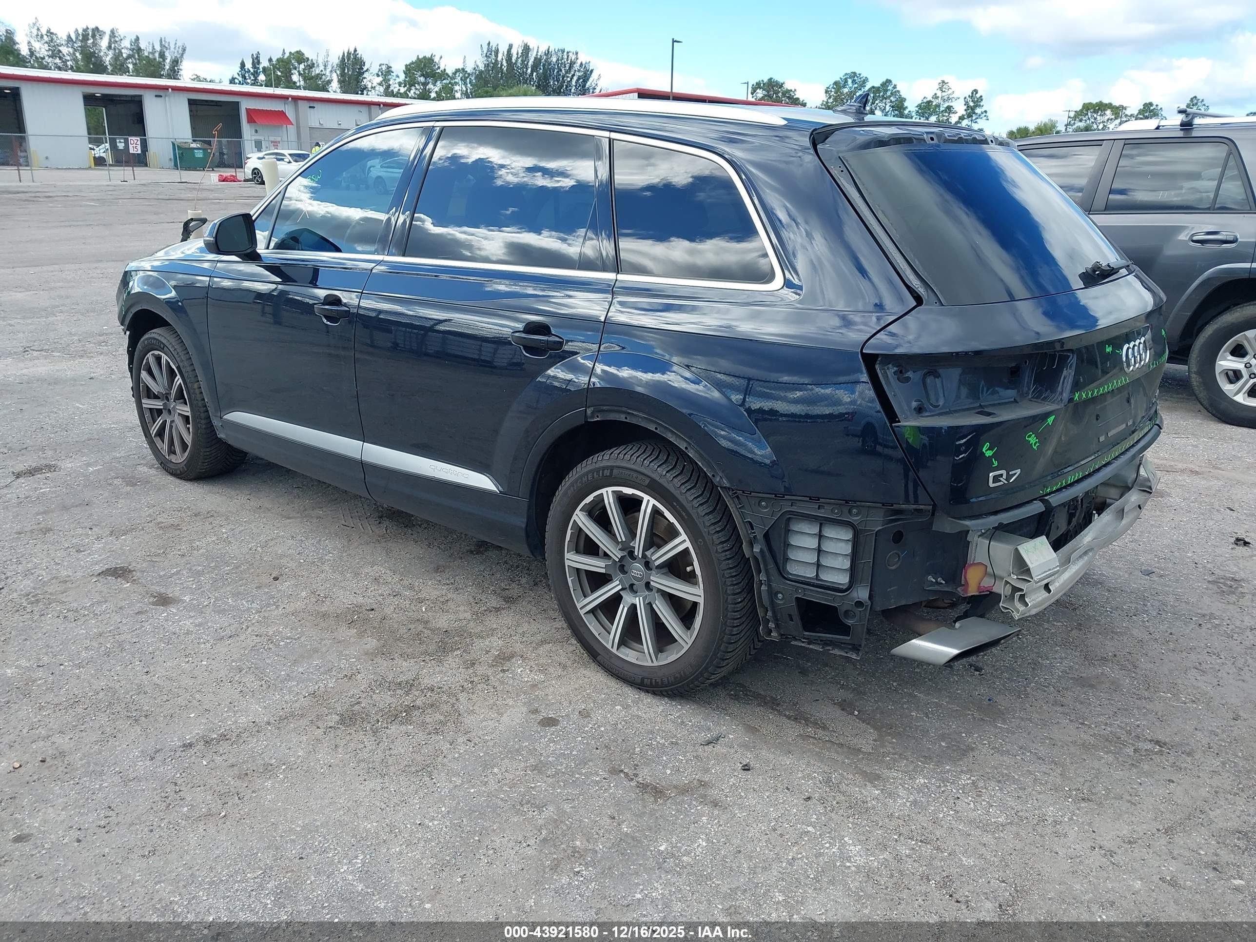 AUDI Q7 image 3