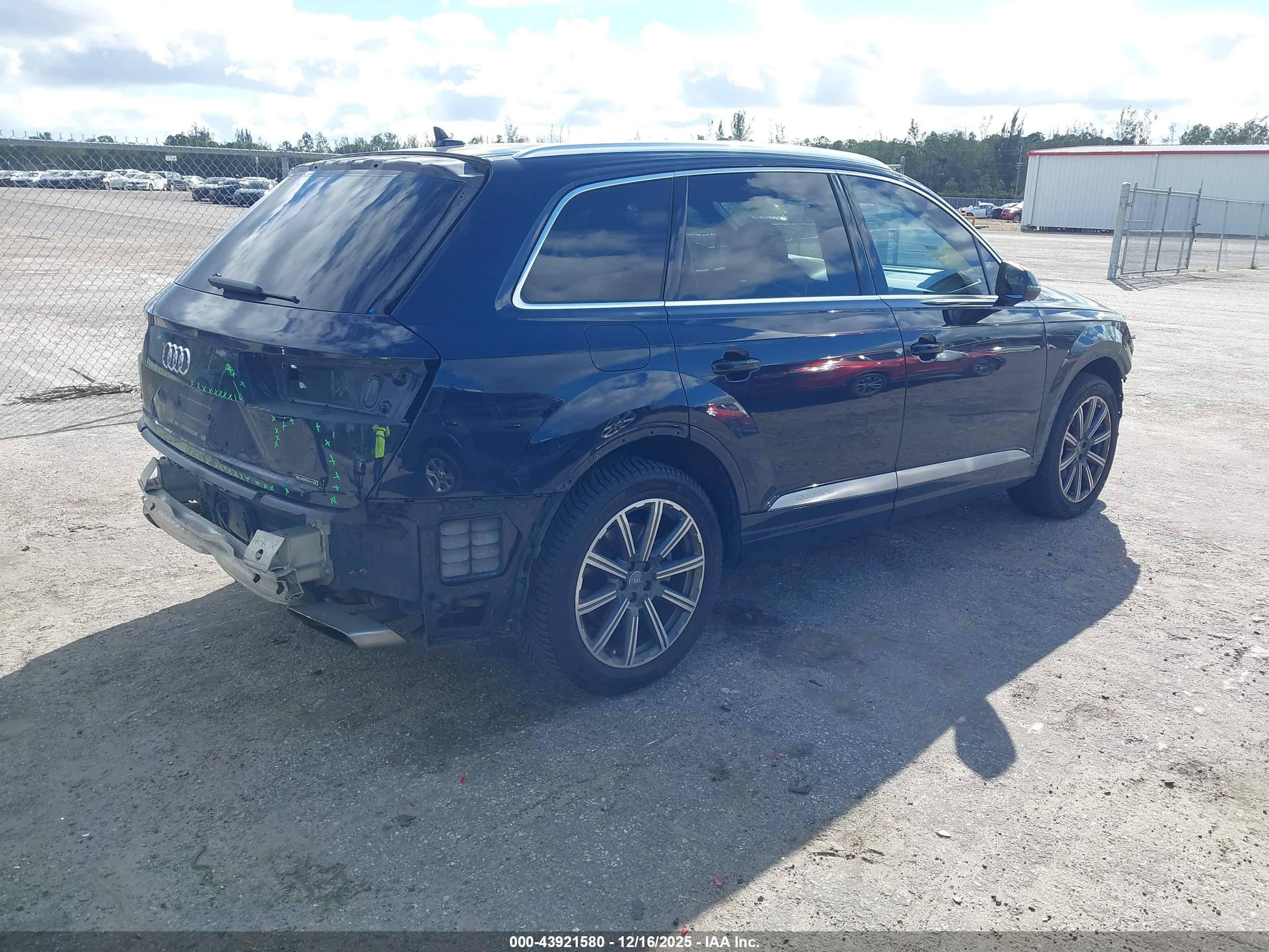 AUDI Q7 image 4
