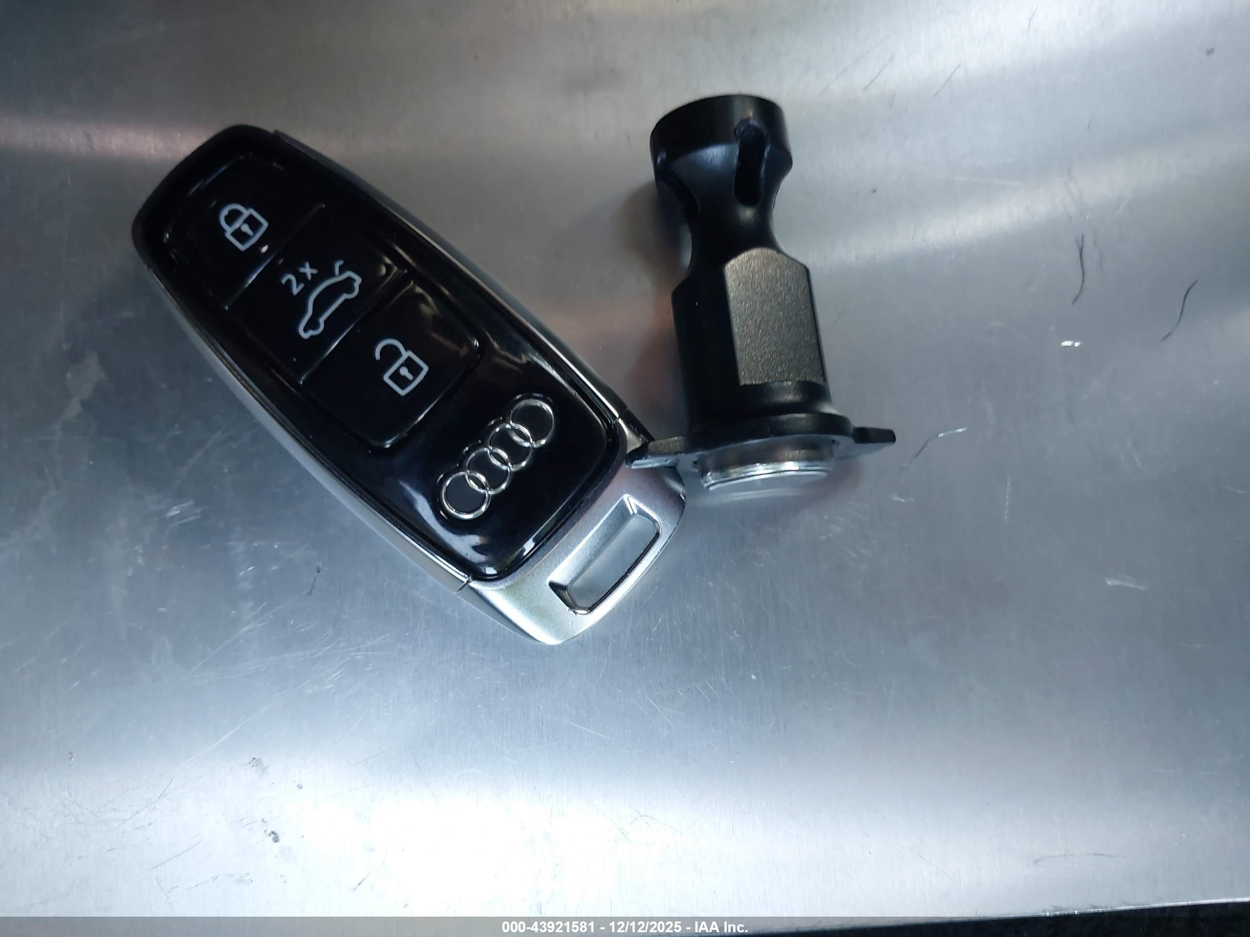 AUDI Q8 image 11