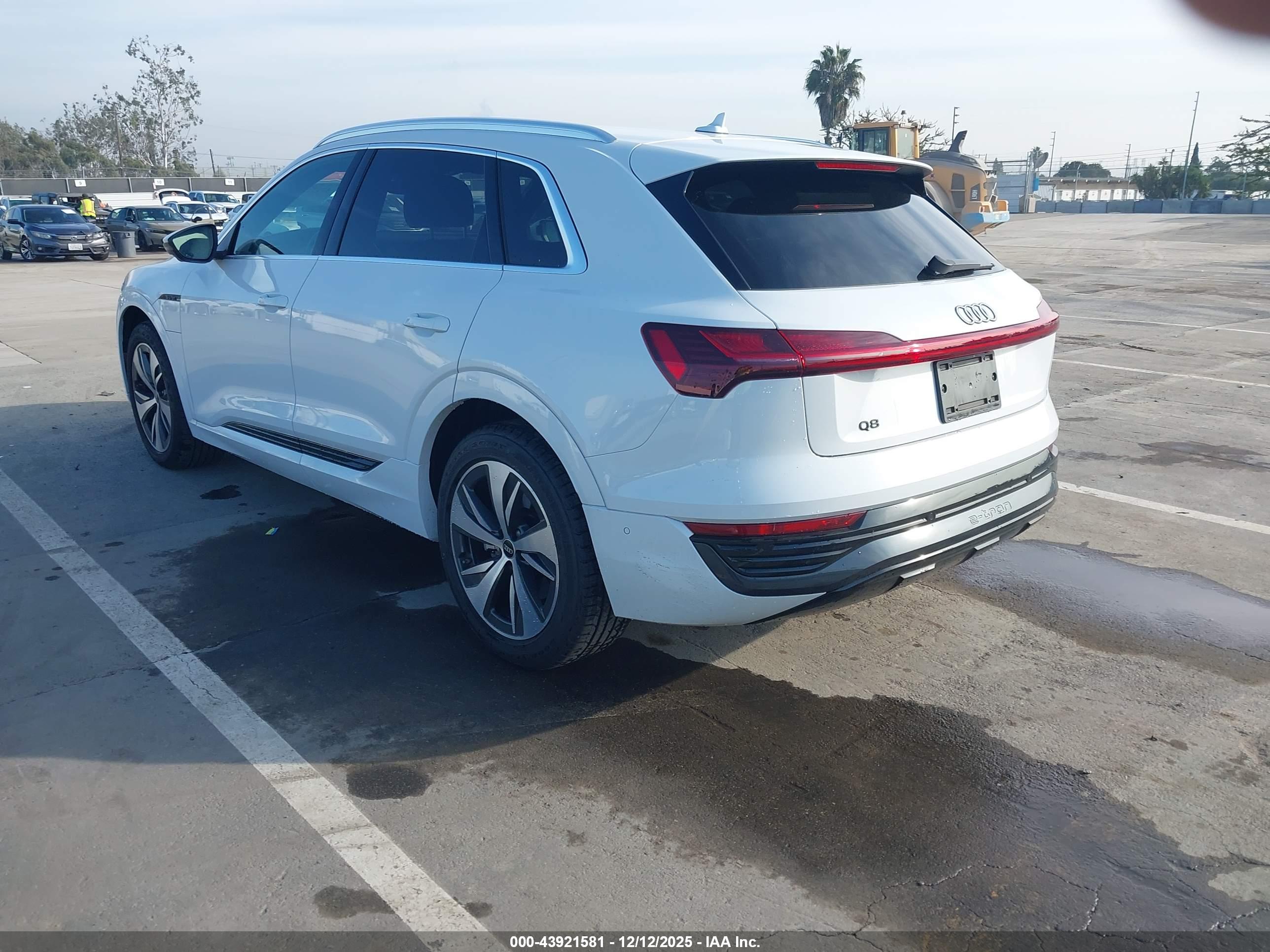 AUDI Q8 image 3