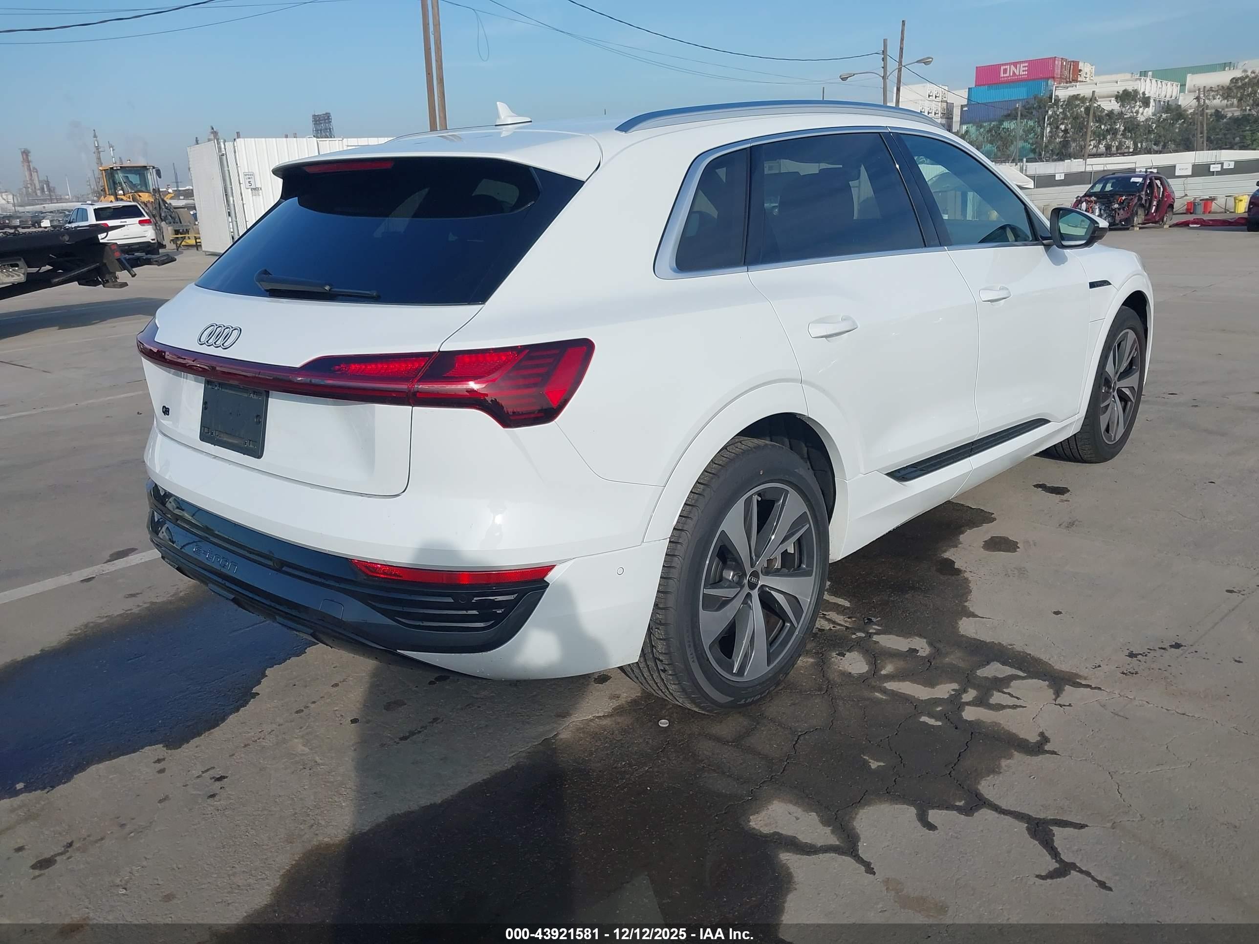AUDI Q8 image 4