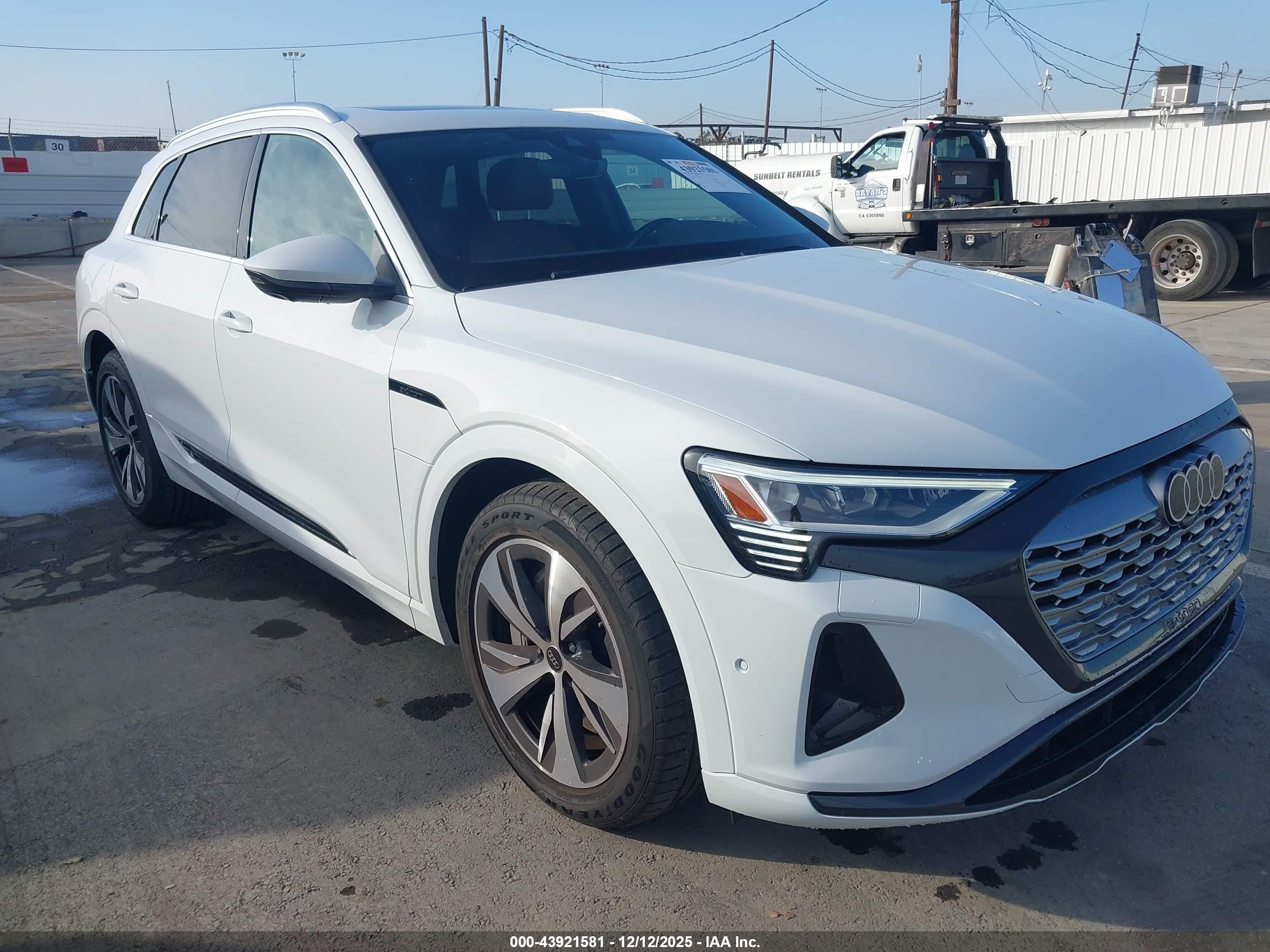 AUDI Q8 image 6