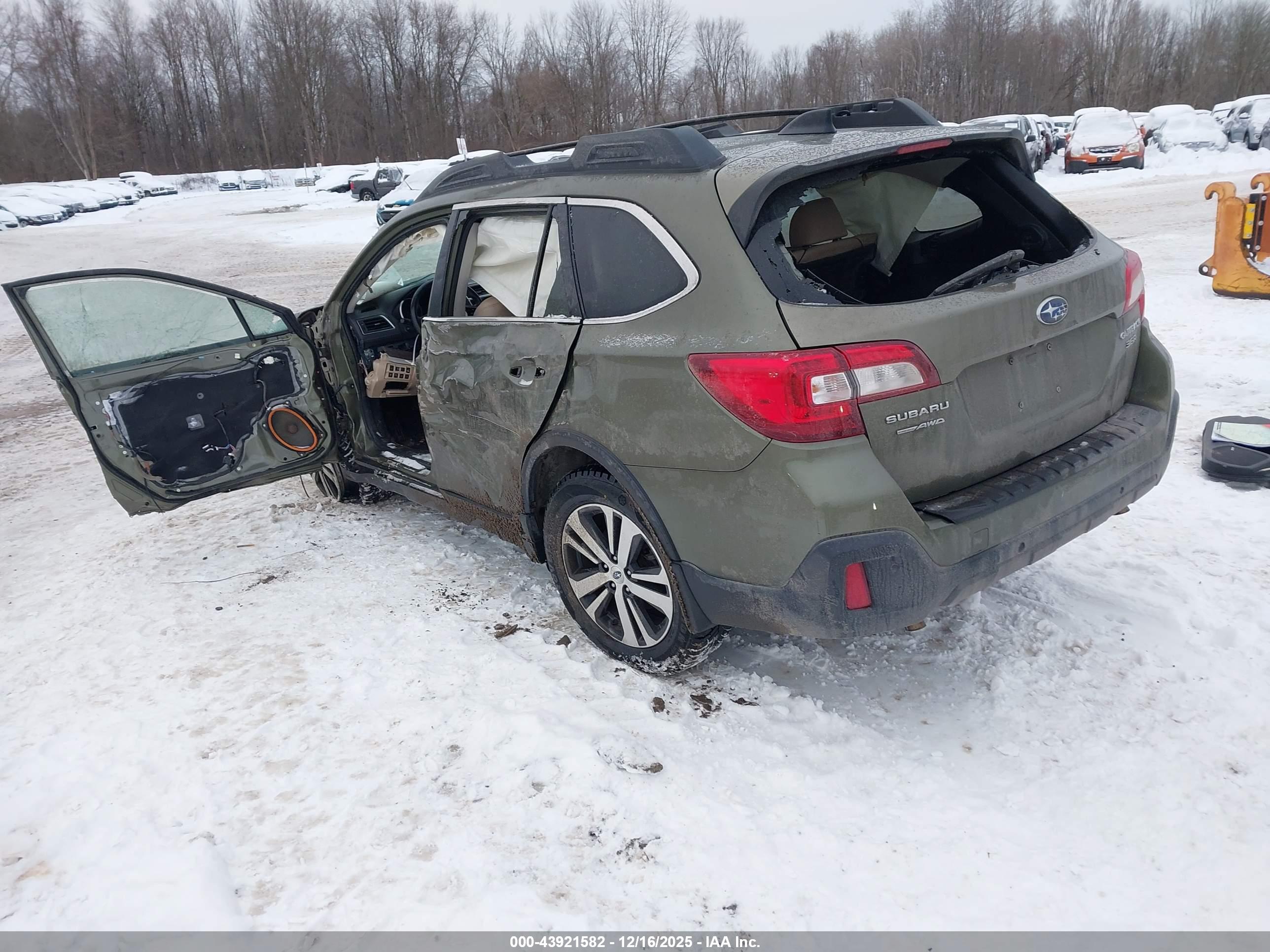 SUBARU OUTBACK image 3
