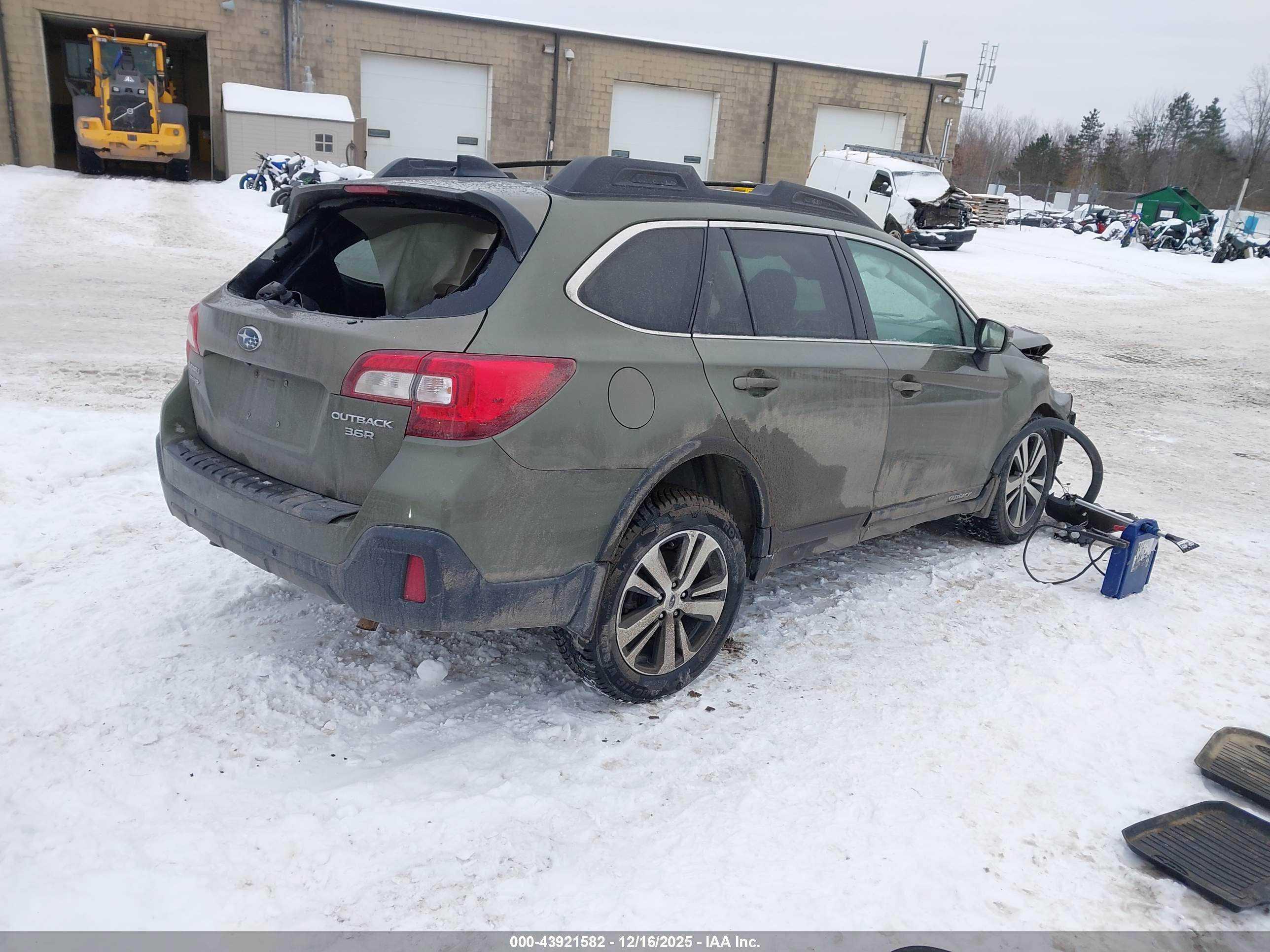 SUBARU OUTBACK image 4