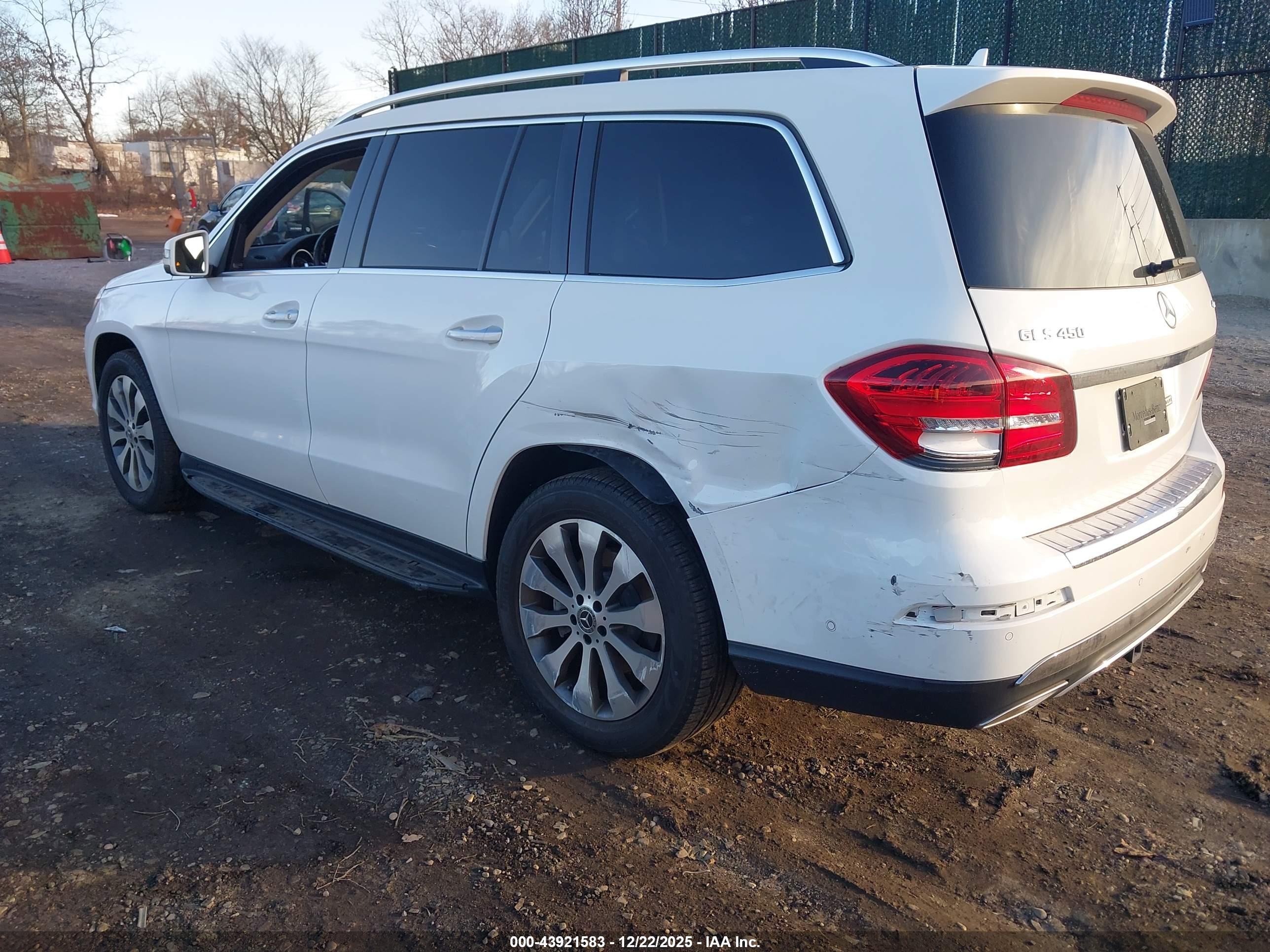 MERCEDES-BENZ GLS image 3