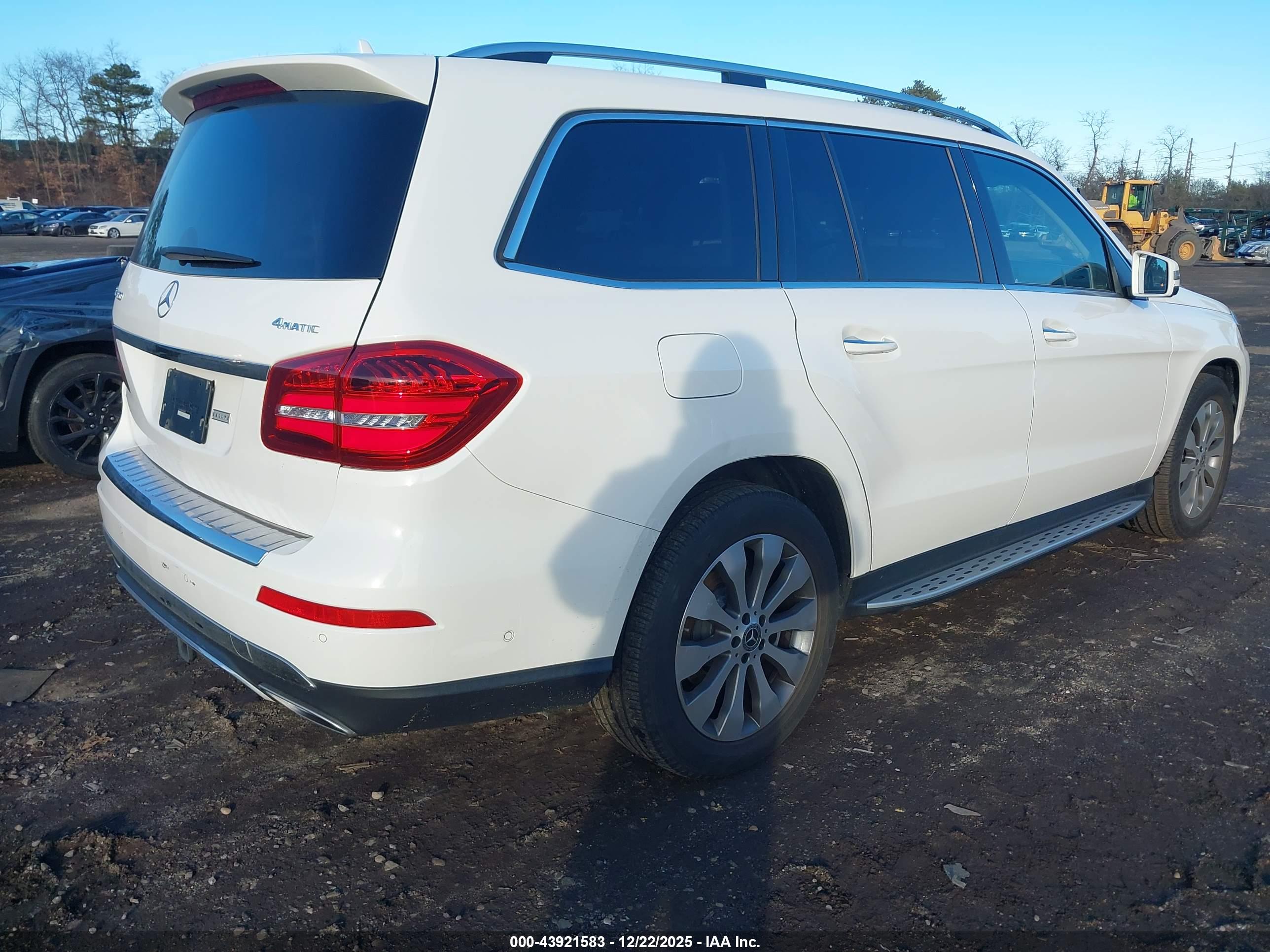 MERCEDES-BENZ GLS image 4
