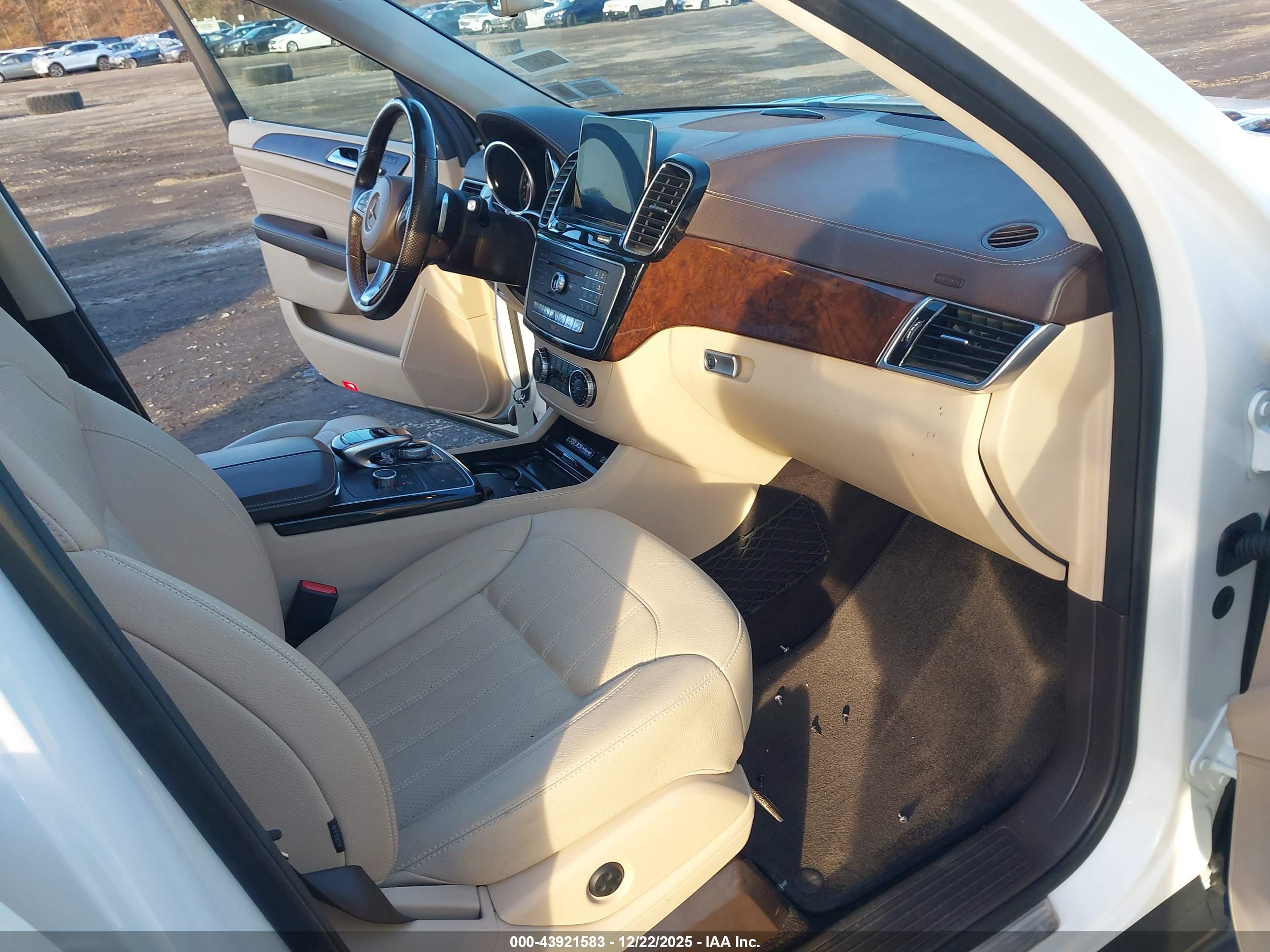 MERCEDES-BENZ GLS image 5