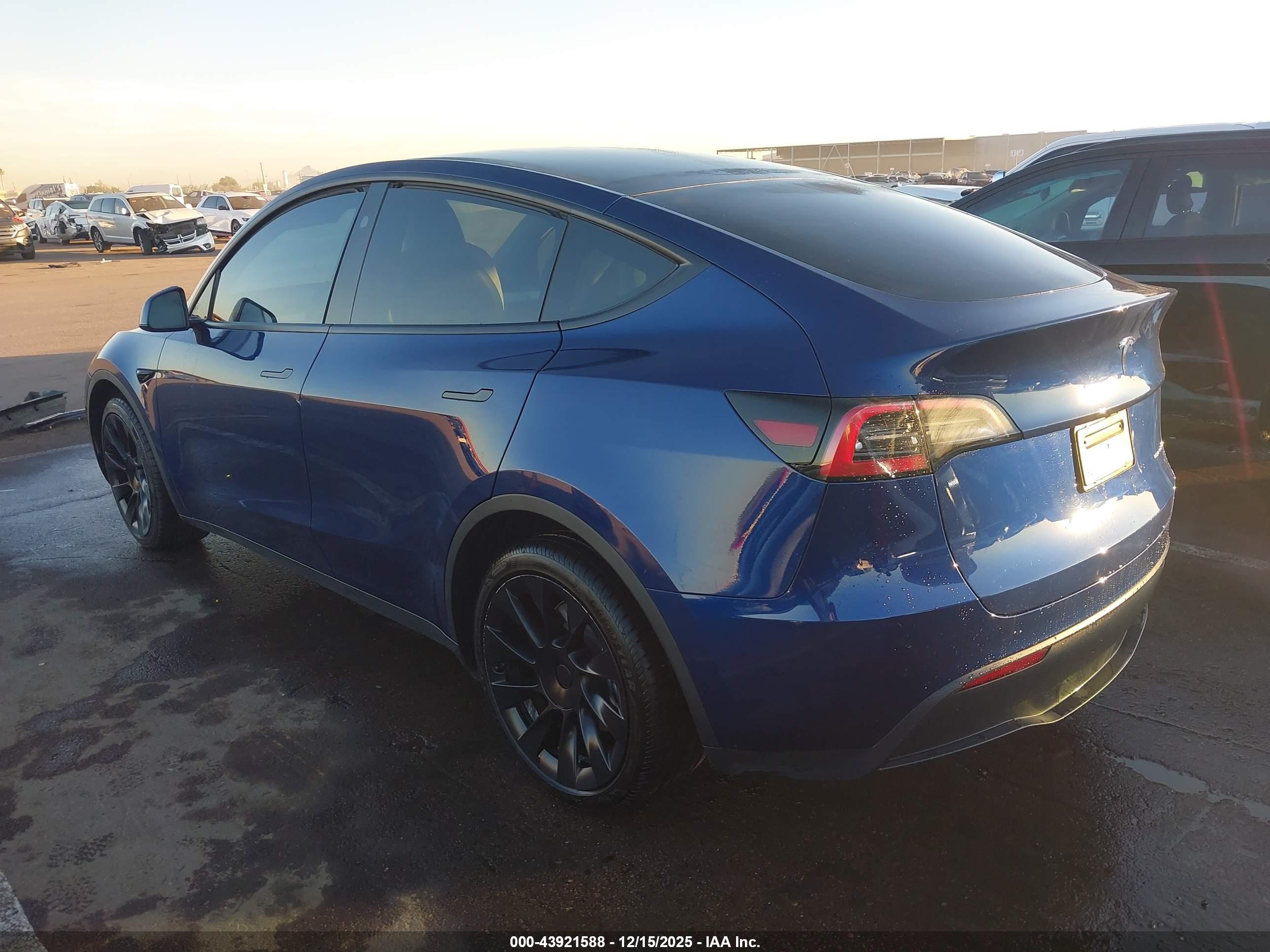 TESLA MODEL image 3