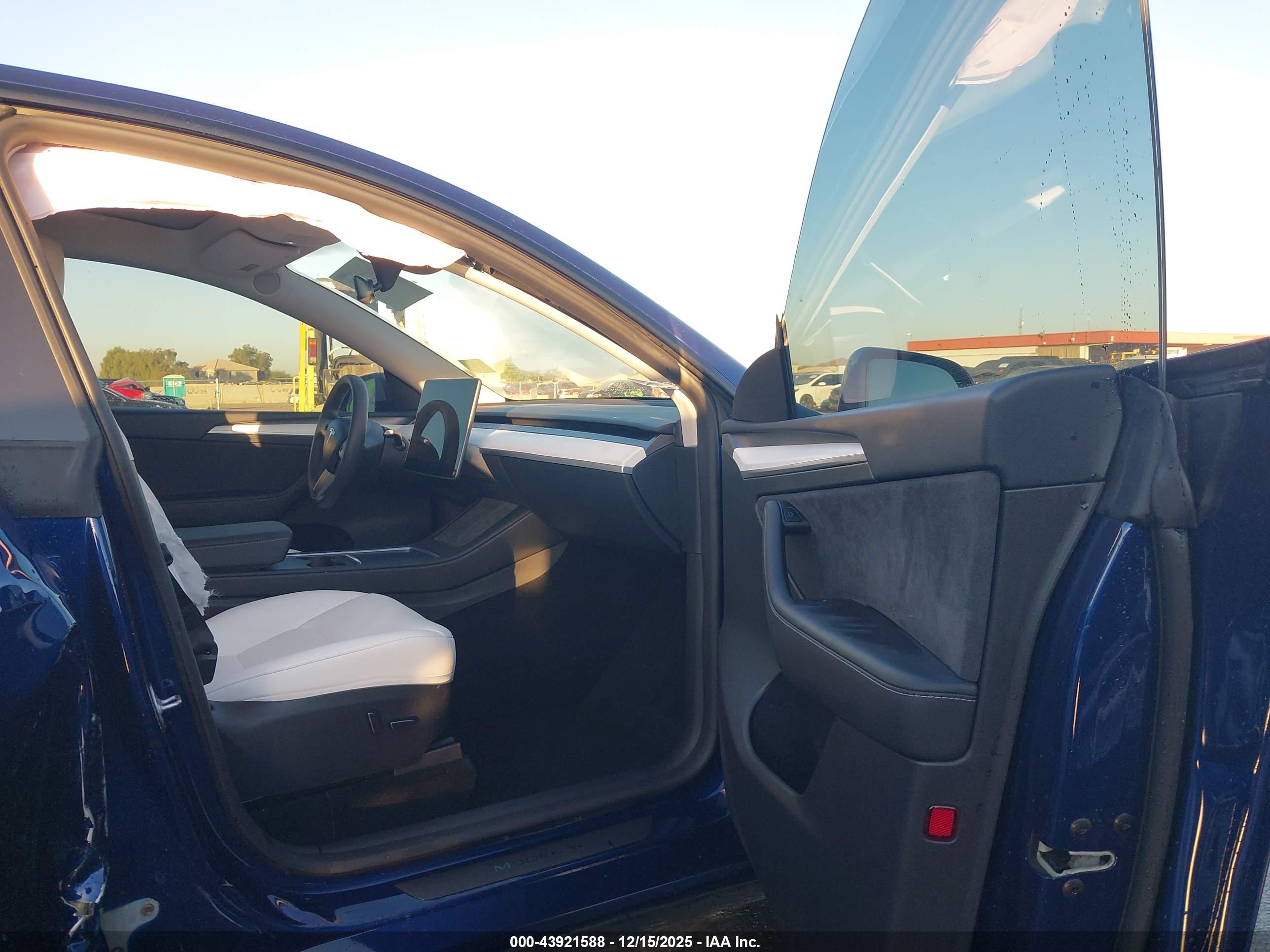 TESLA MODEL image 5