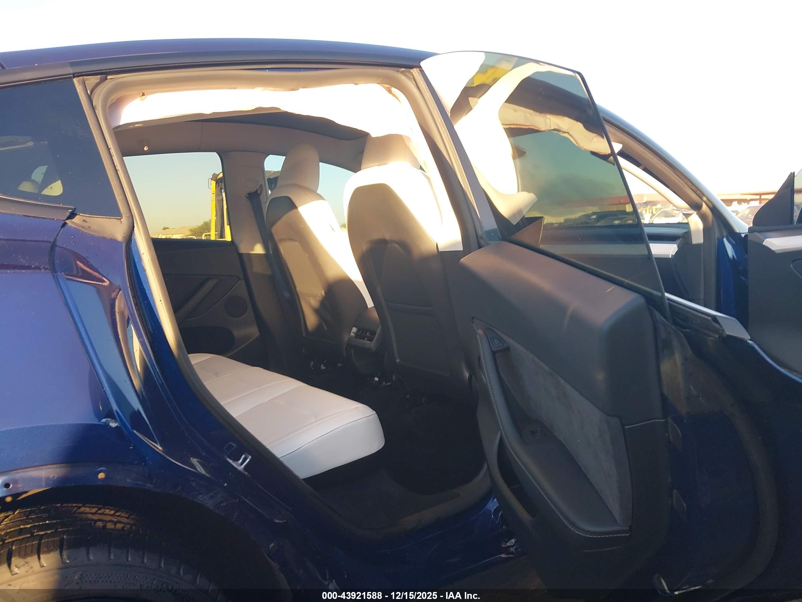TESLA MODEL image 8