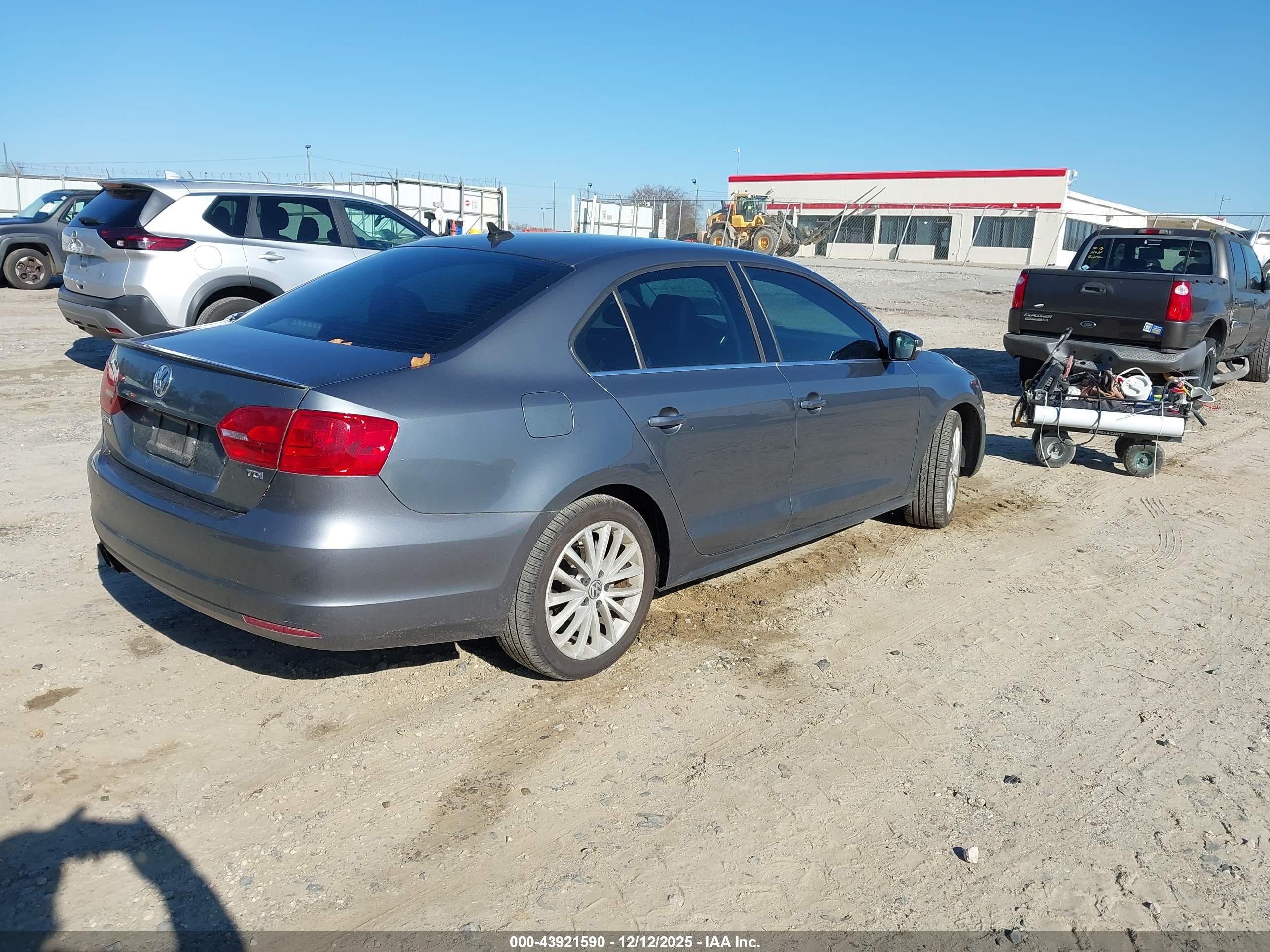 VOLKSWAGEN JETTA image 4