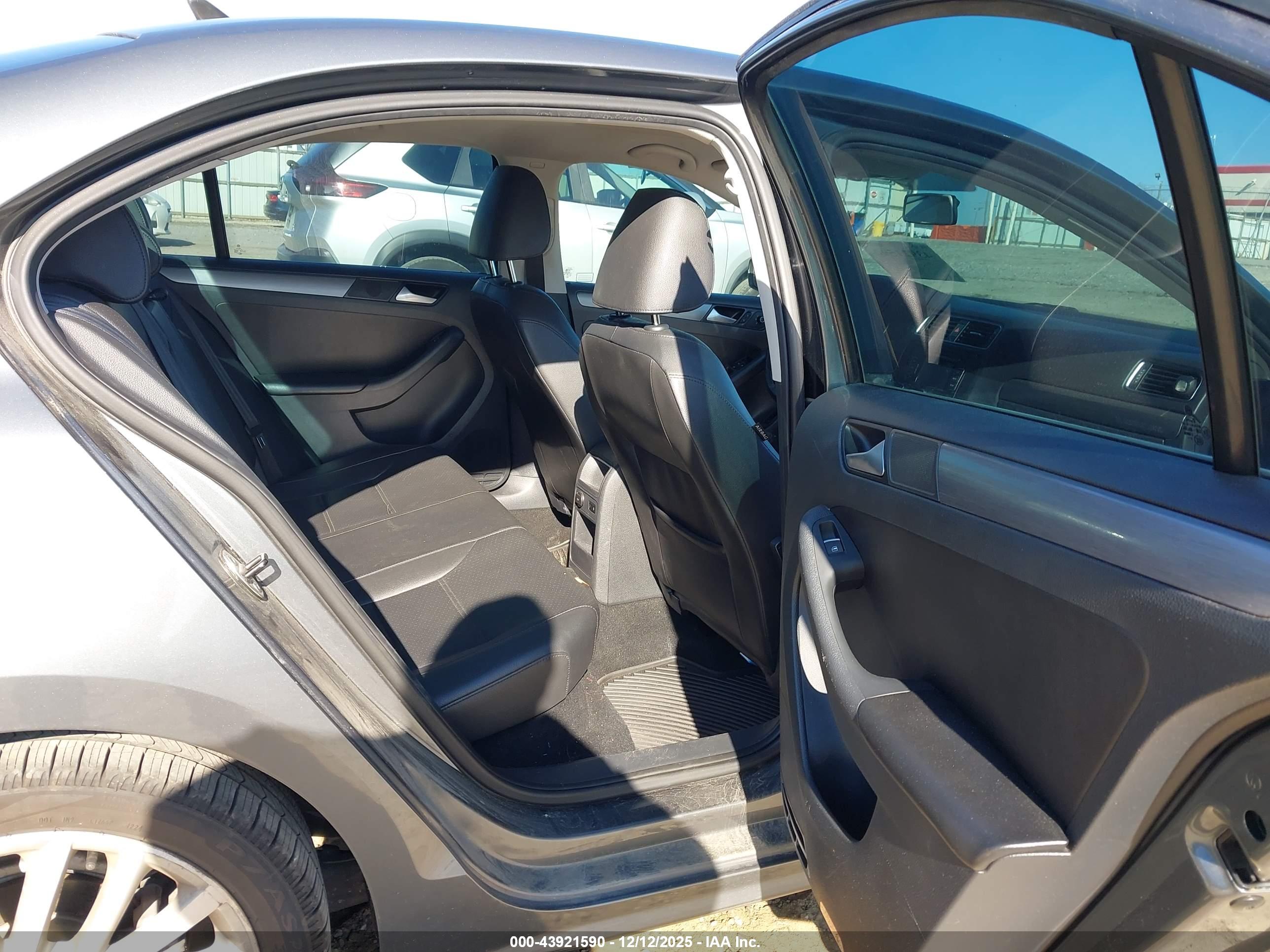 VOLKSWAGEN JETTA image 8