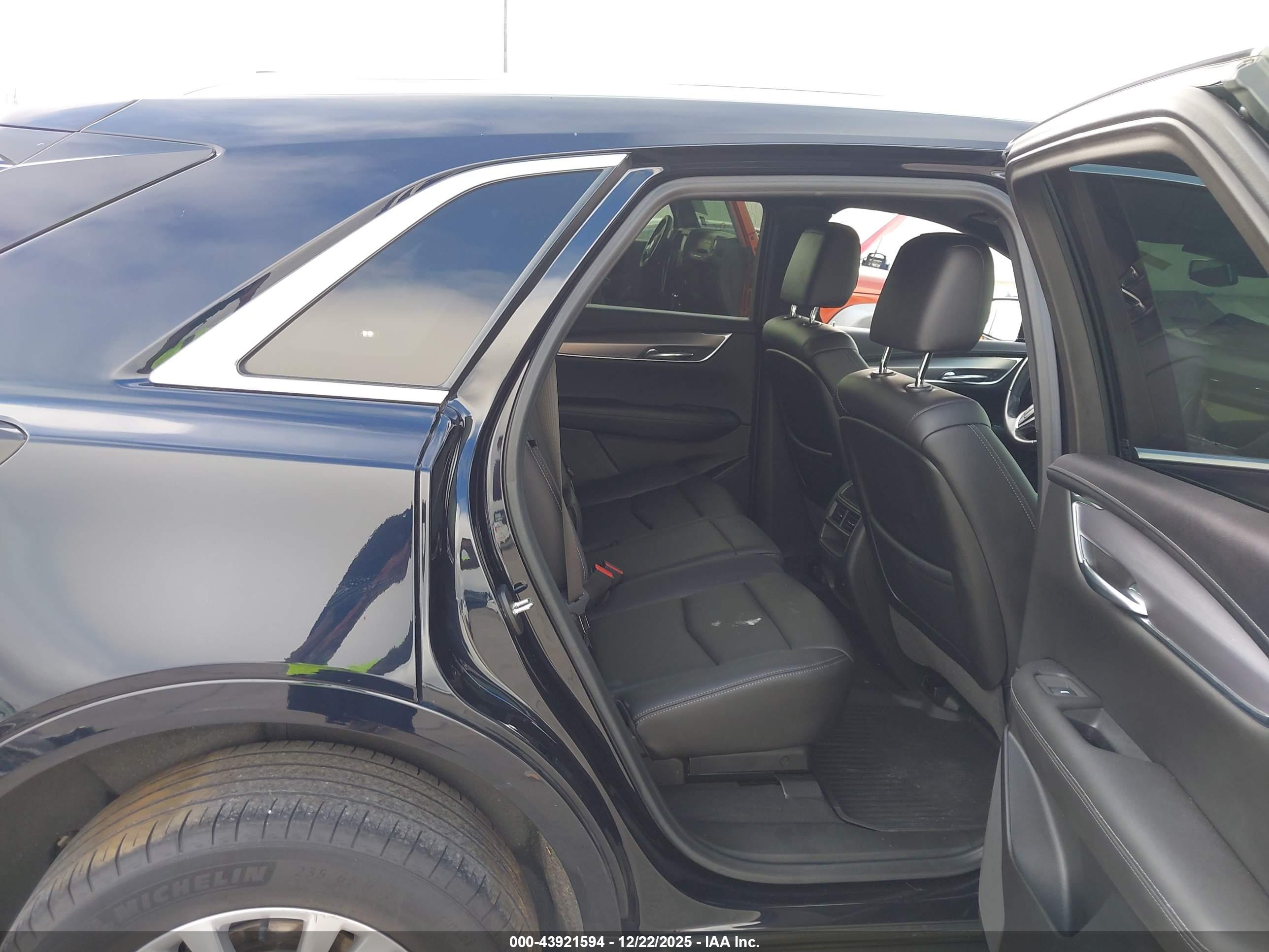 CADILLAC XT5 image 8