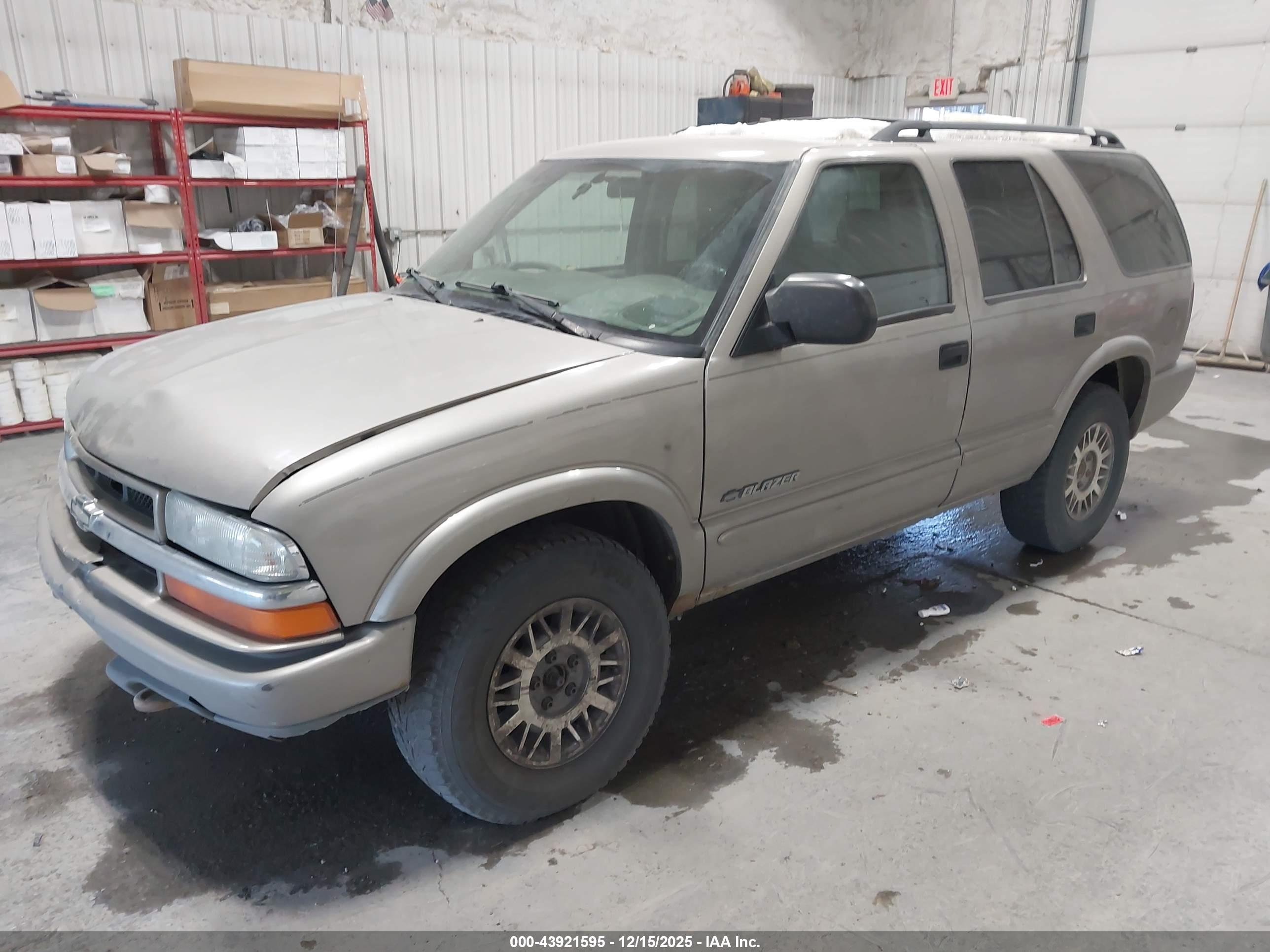 CHEVROLET BLAZER image 2