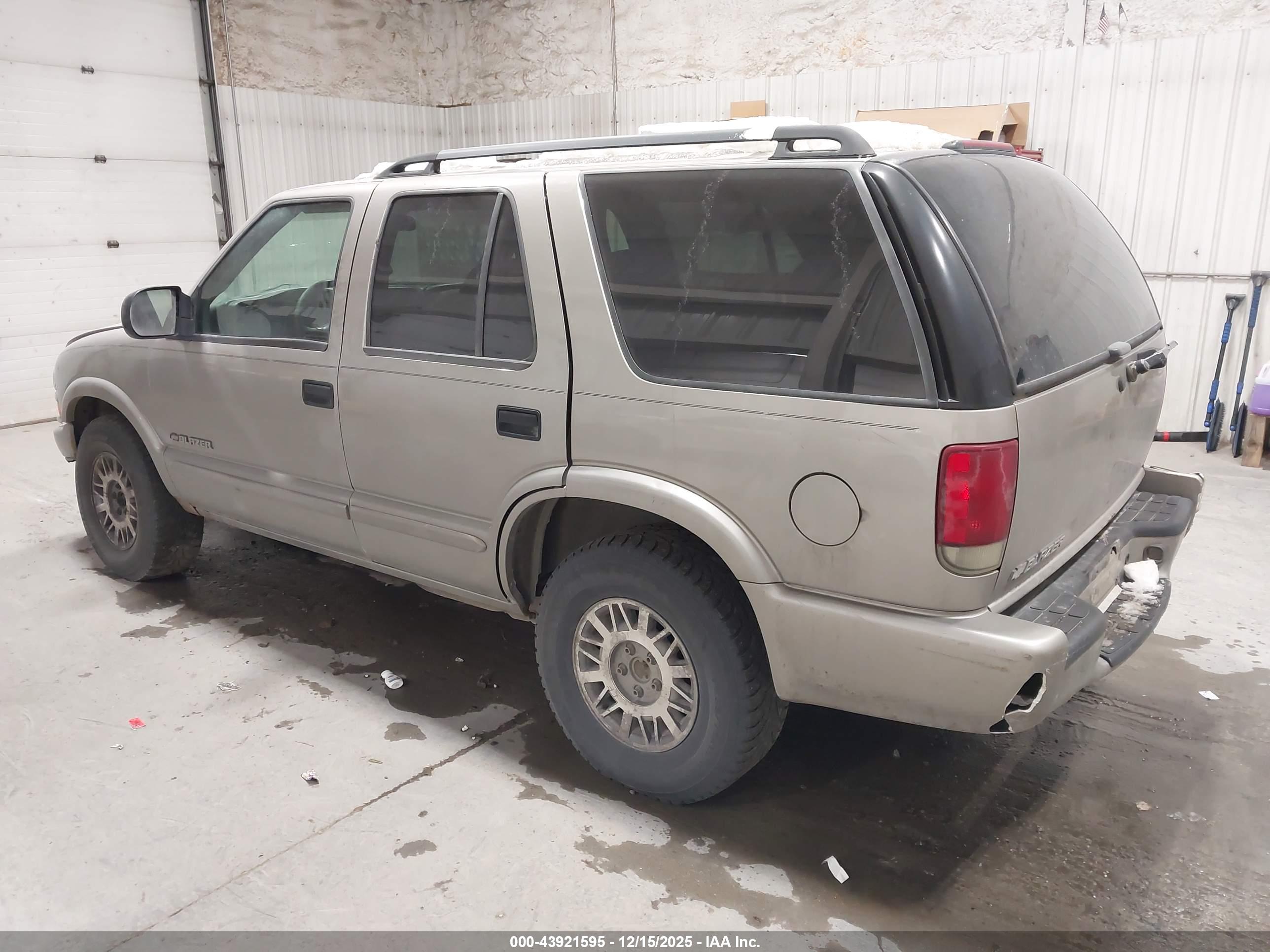 CHEVROLET BLAZER image 3