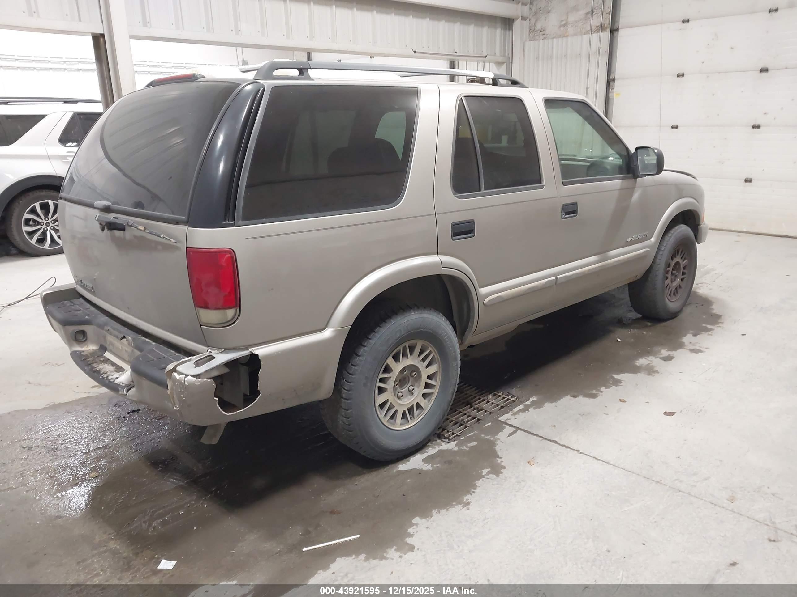 CHEVROLET BLAZER image 4