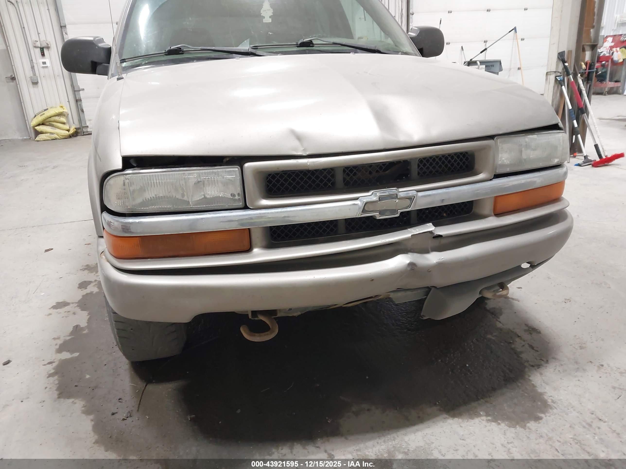 CHEVROLET BLAZER image 6