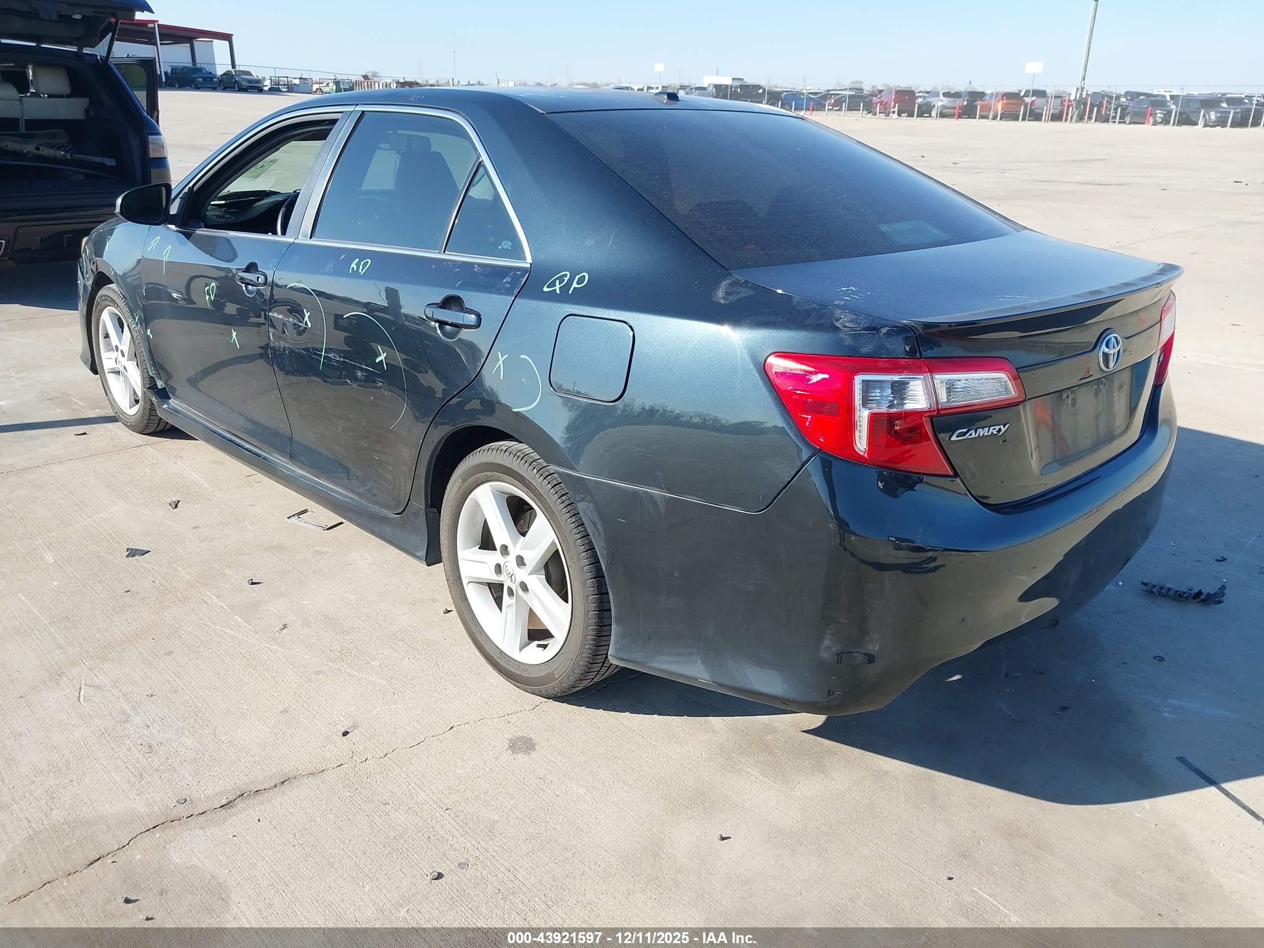 TOYOTA CAMRY image 3