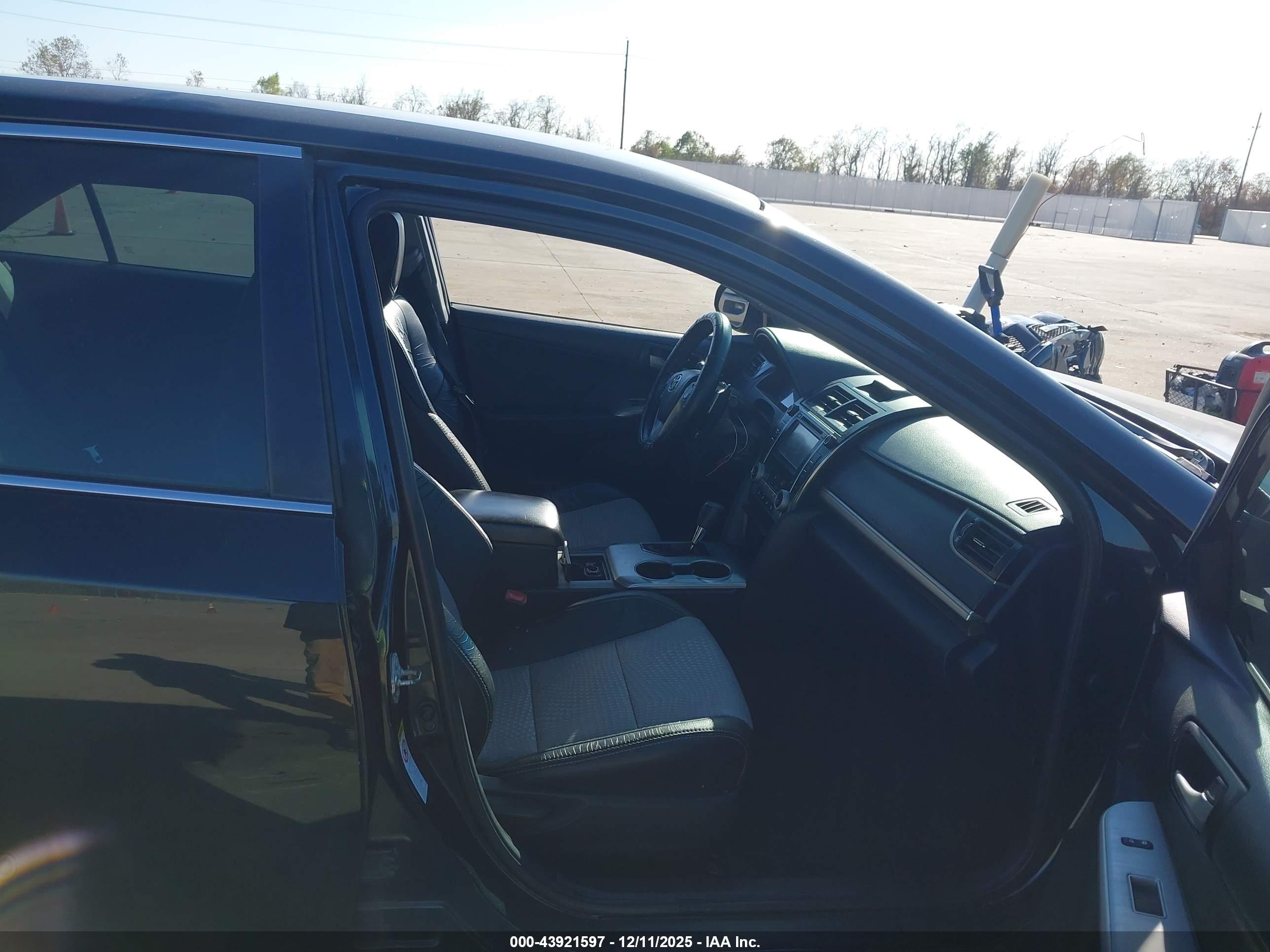 TOYOTA CAMRY image 5