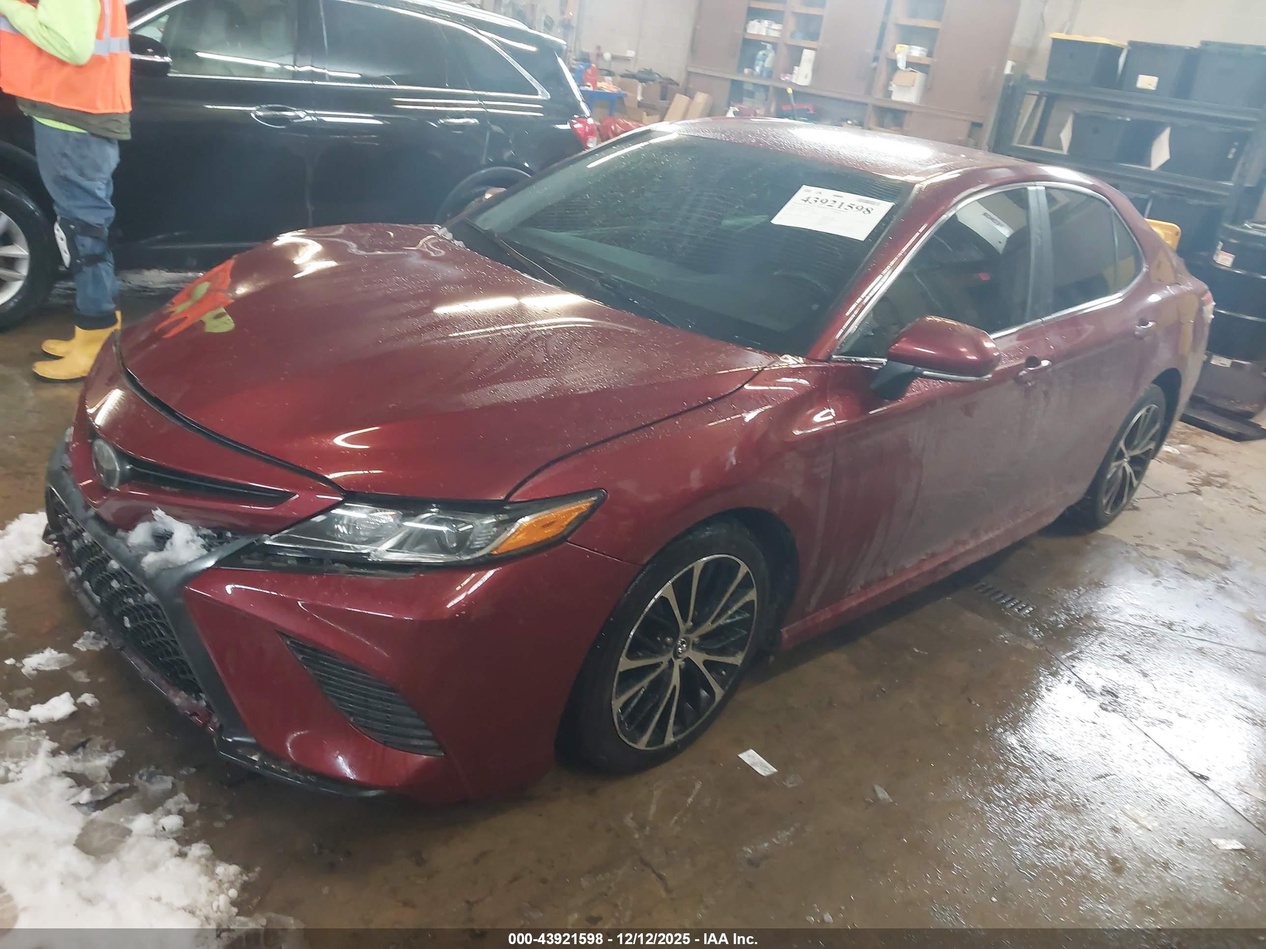 TOYOTA CAMRY image 2