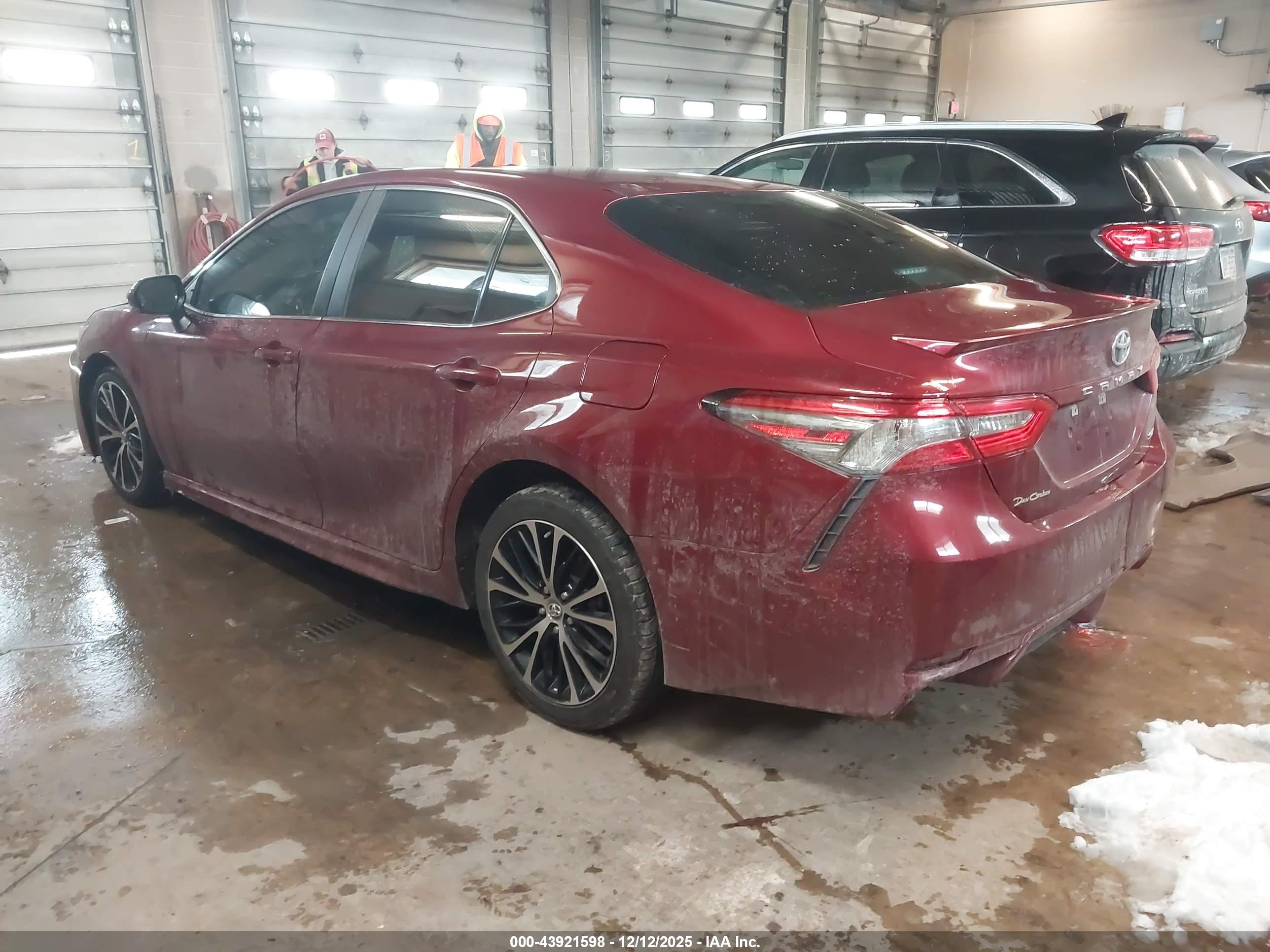 TOYOTA CAMRY image 3