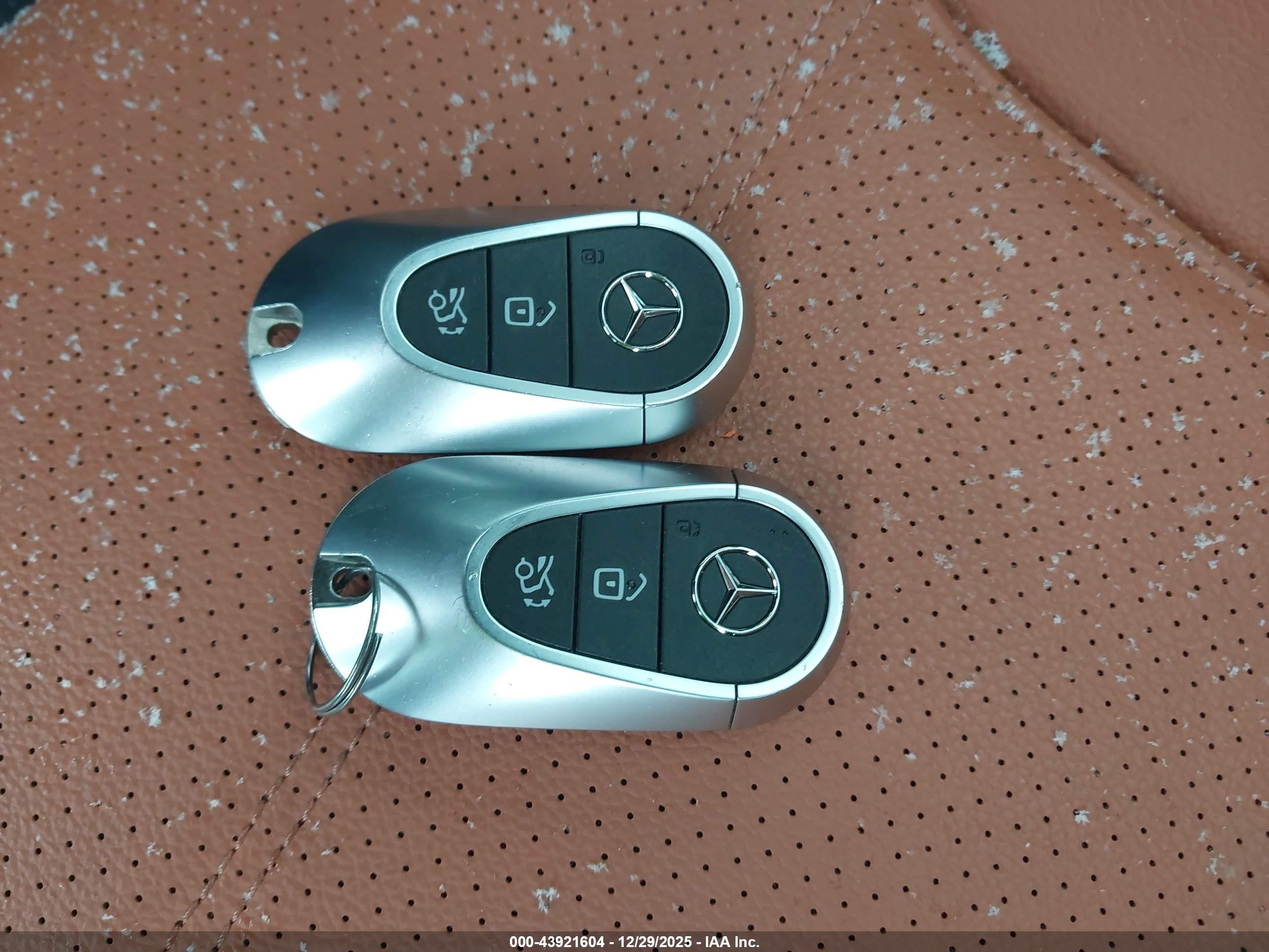 MERCEDES-BENZ GLC image 11