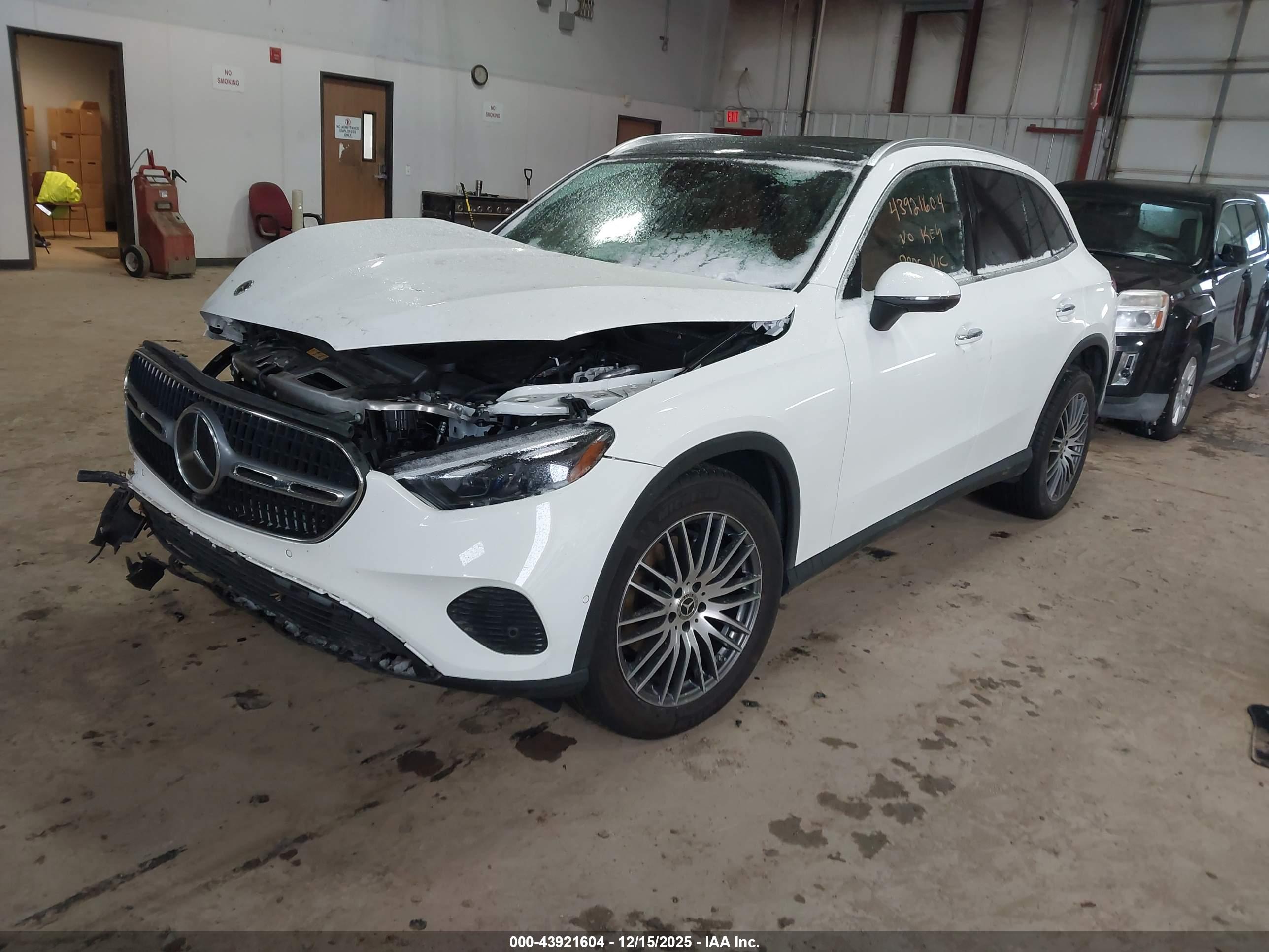 MERCEDES-BENZ GLC image 2