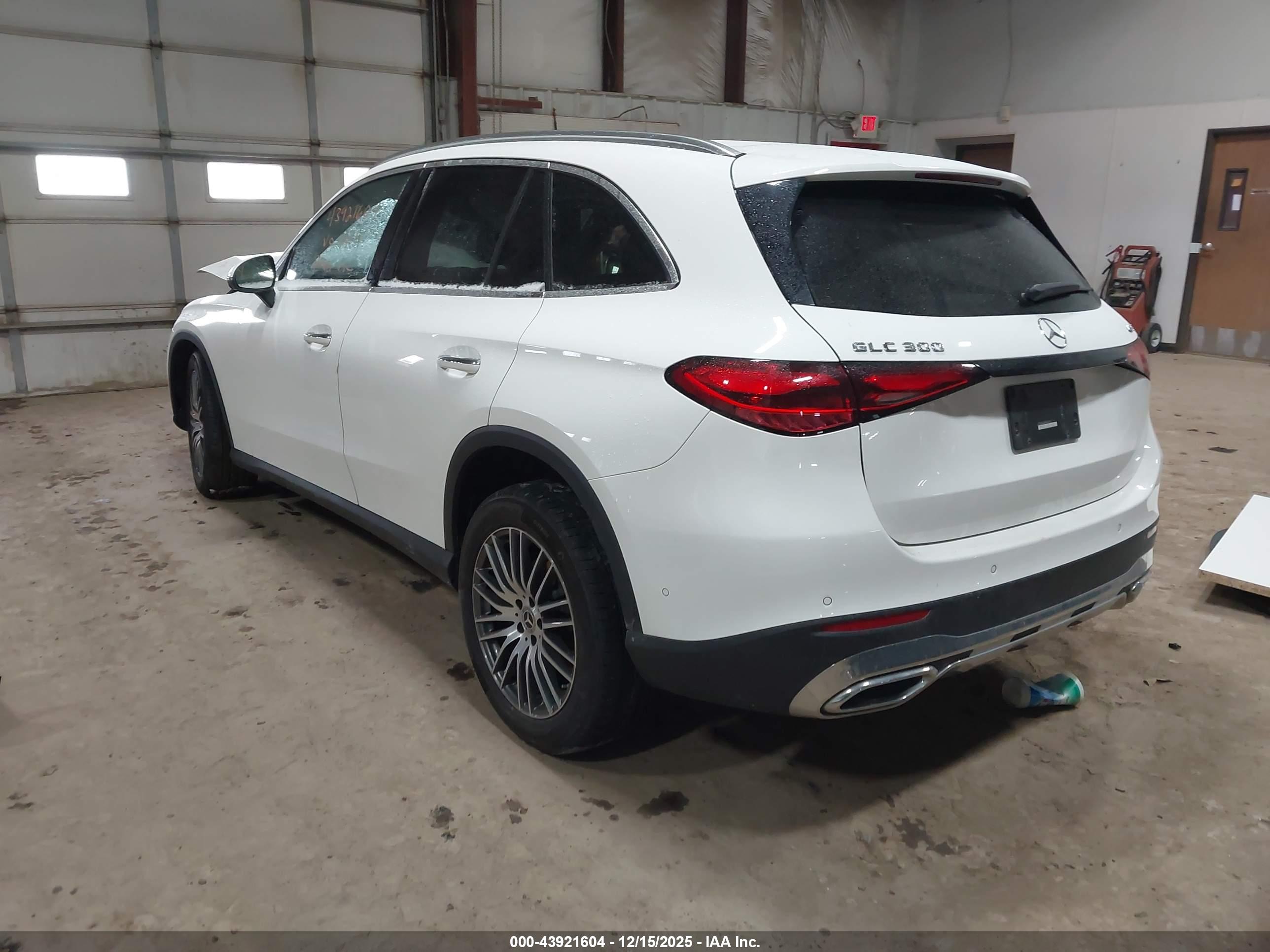 MERCEDES-BENZ GLC image 3