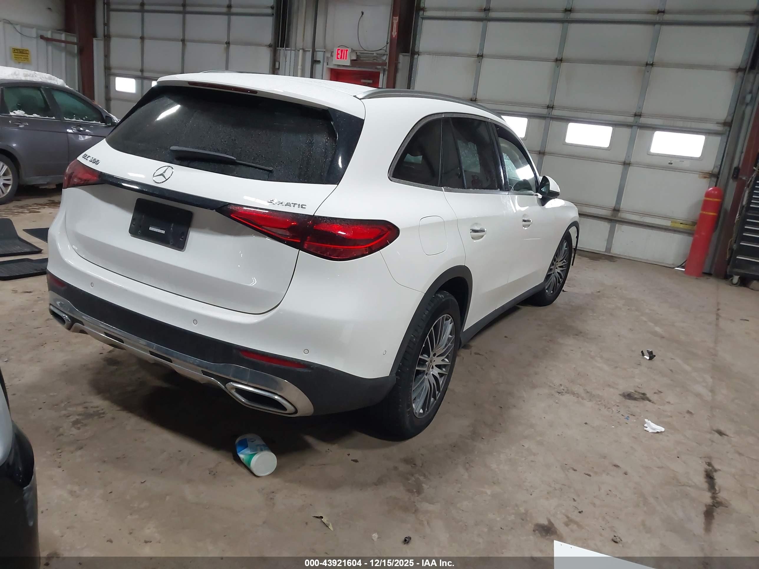 MERCEDES-BENZ GLC image 4