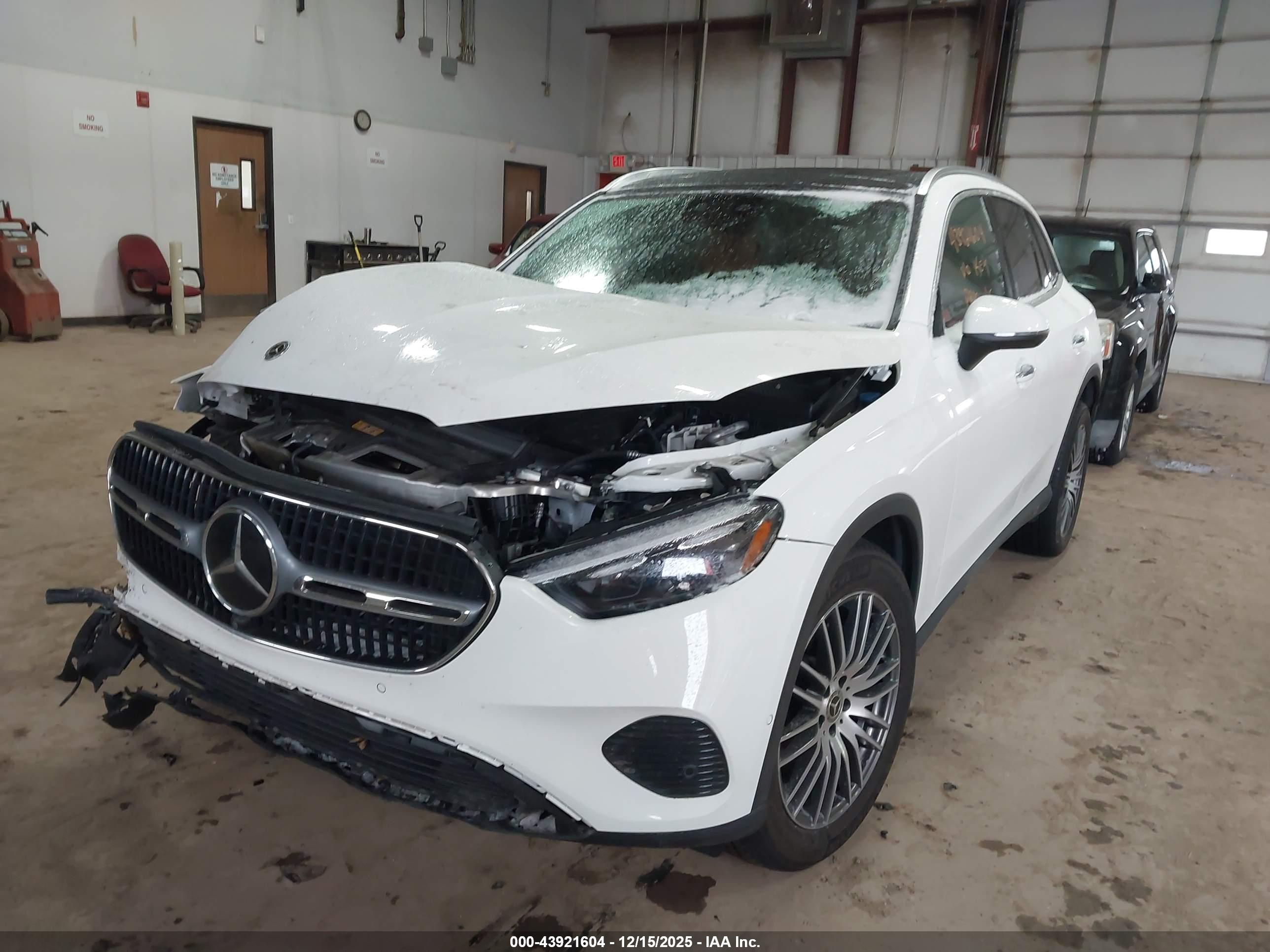 MERCEDES-BENZ GLC image 6